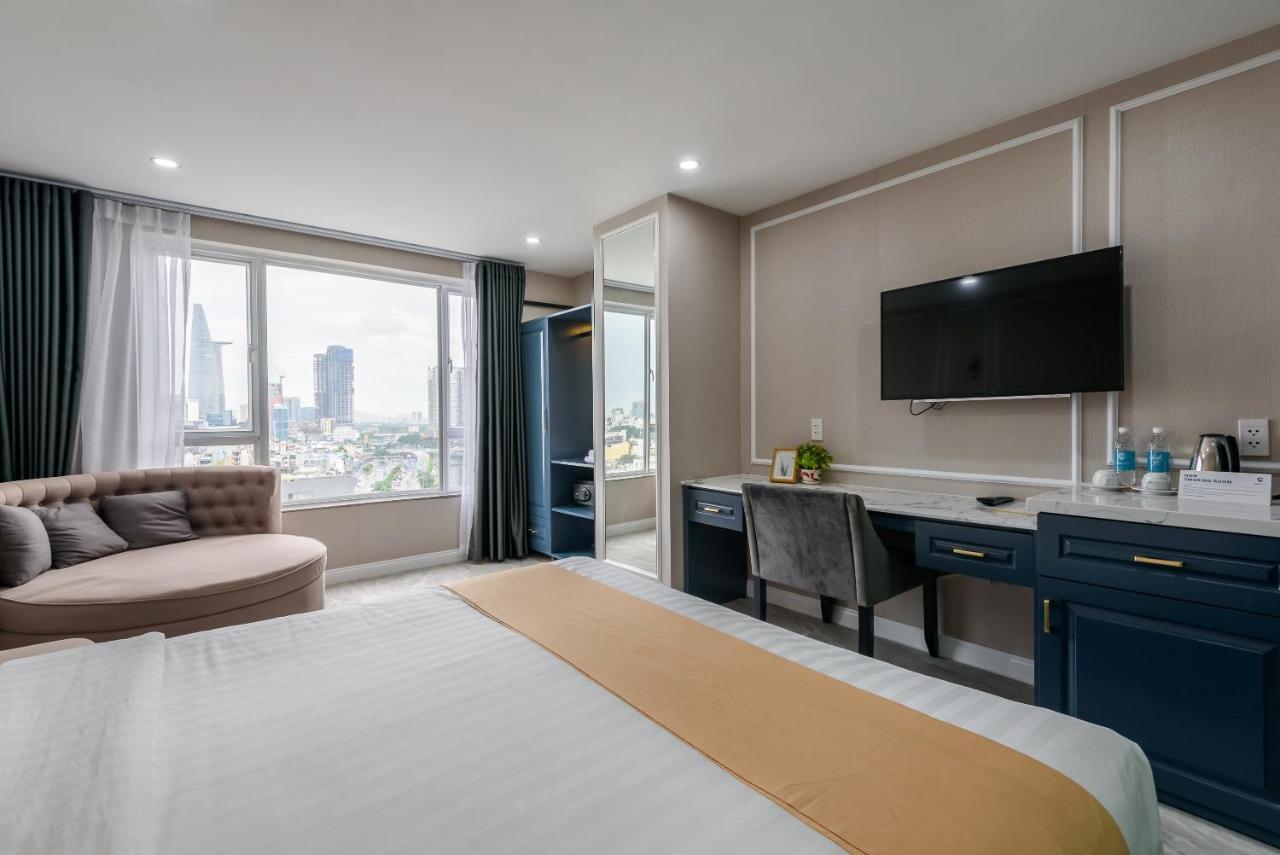 Cozrum Lux - The Arrivals * Ho Chi Minh City