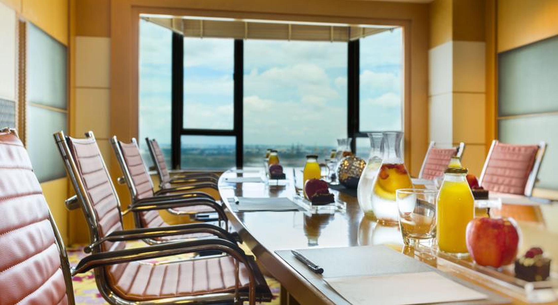 Renaissance Riverside Sài Gòn Khách sạn 5*