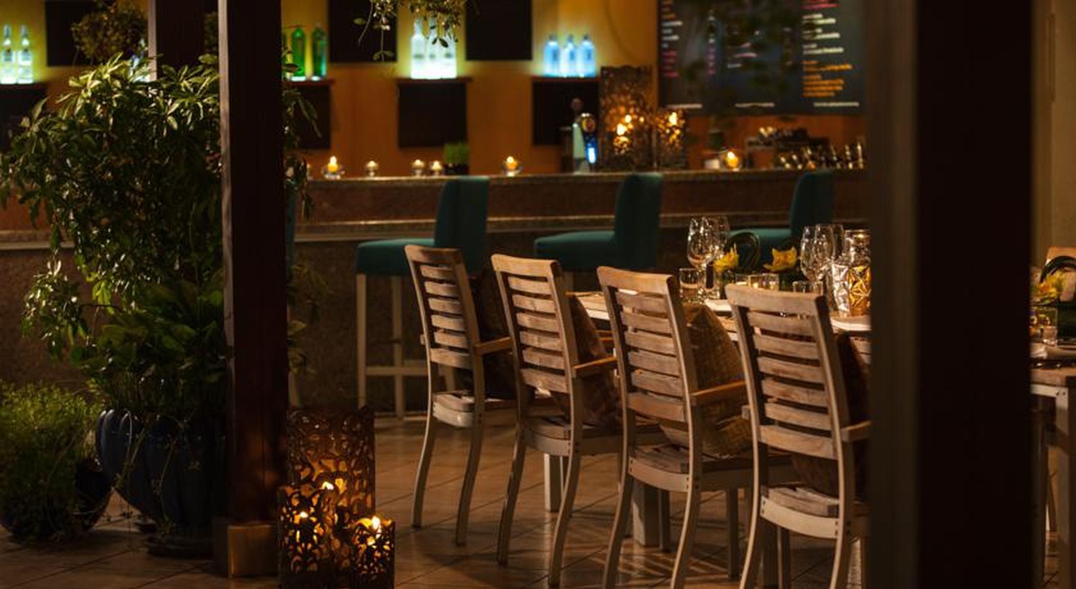 Khách sạn Renaissance Riverside Sài Gòn