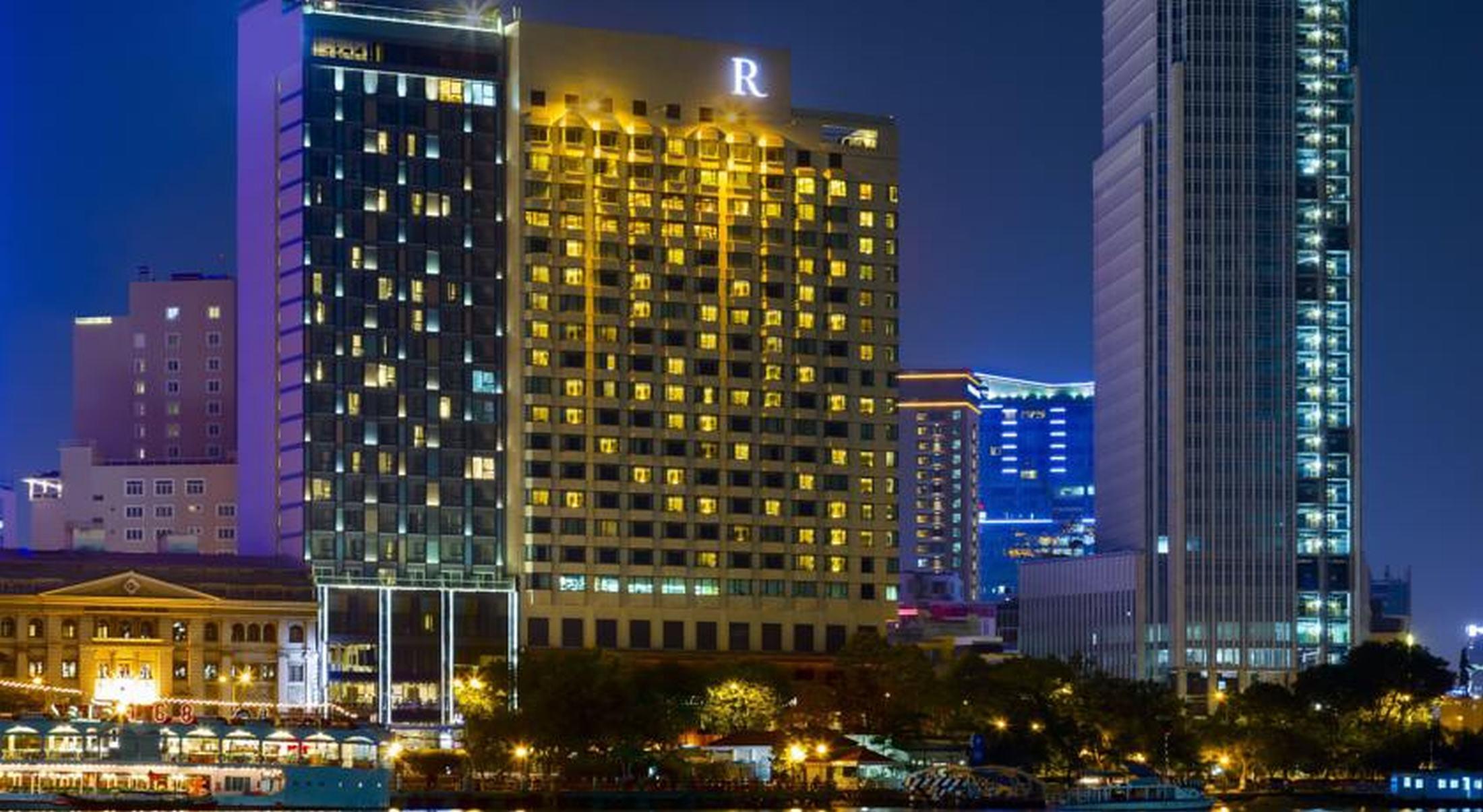 Khách sạn Renaissance Riverside Sài Gòn 5*