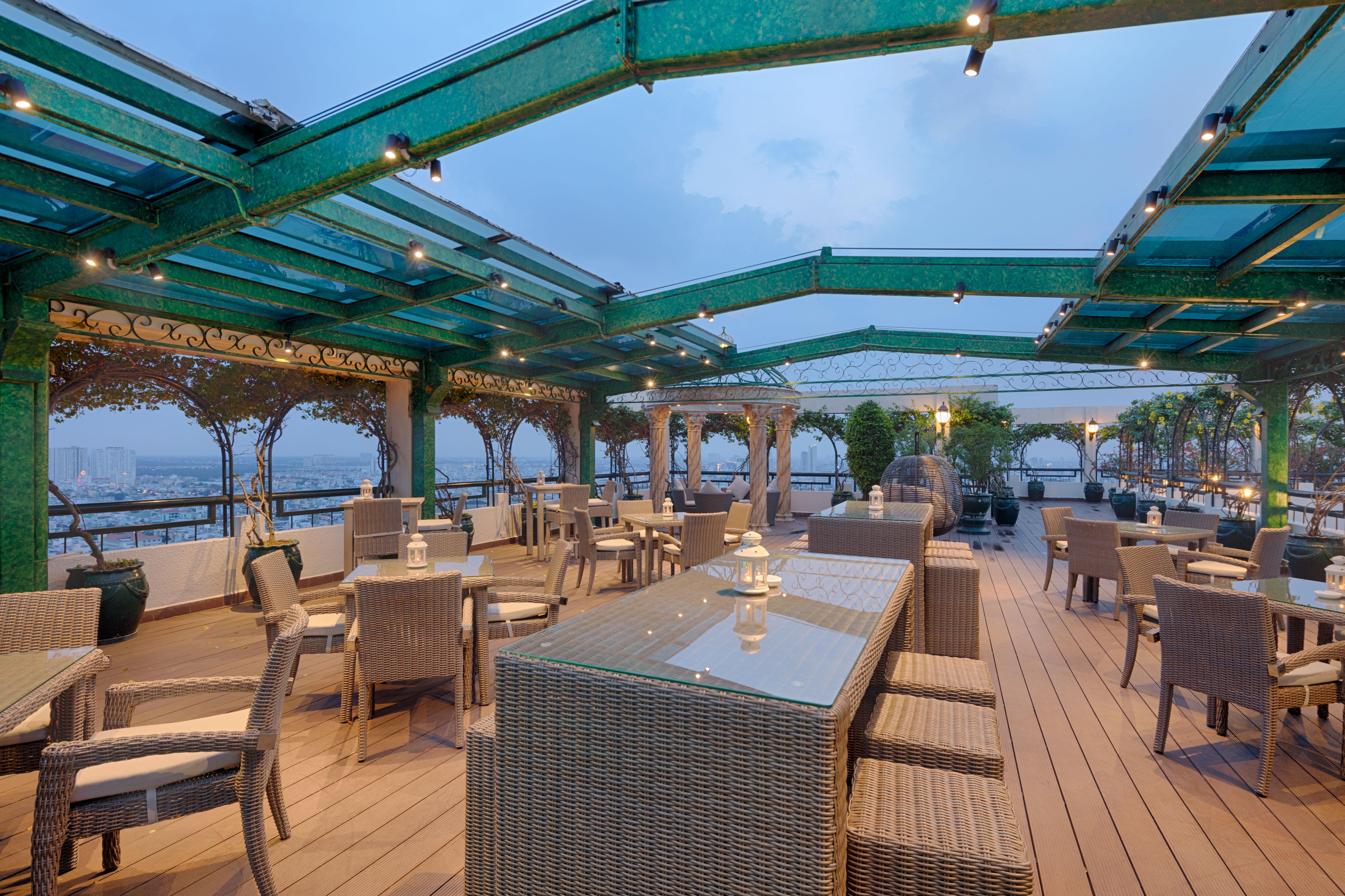 Windsor Plaza Hotel 5*
