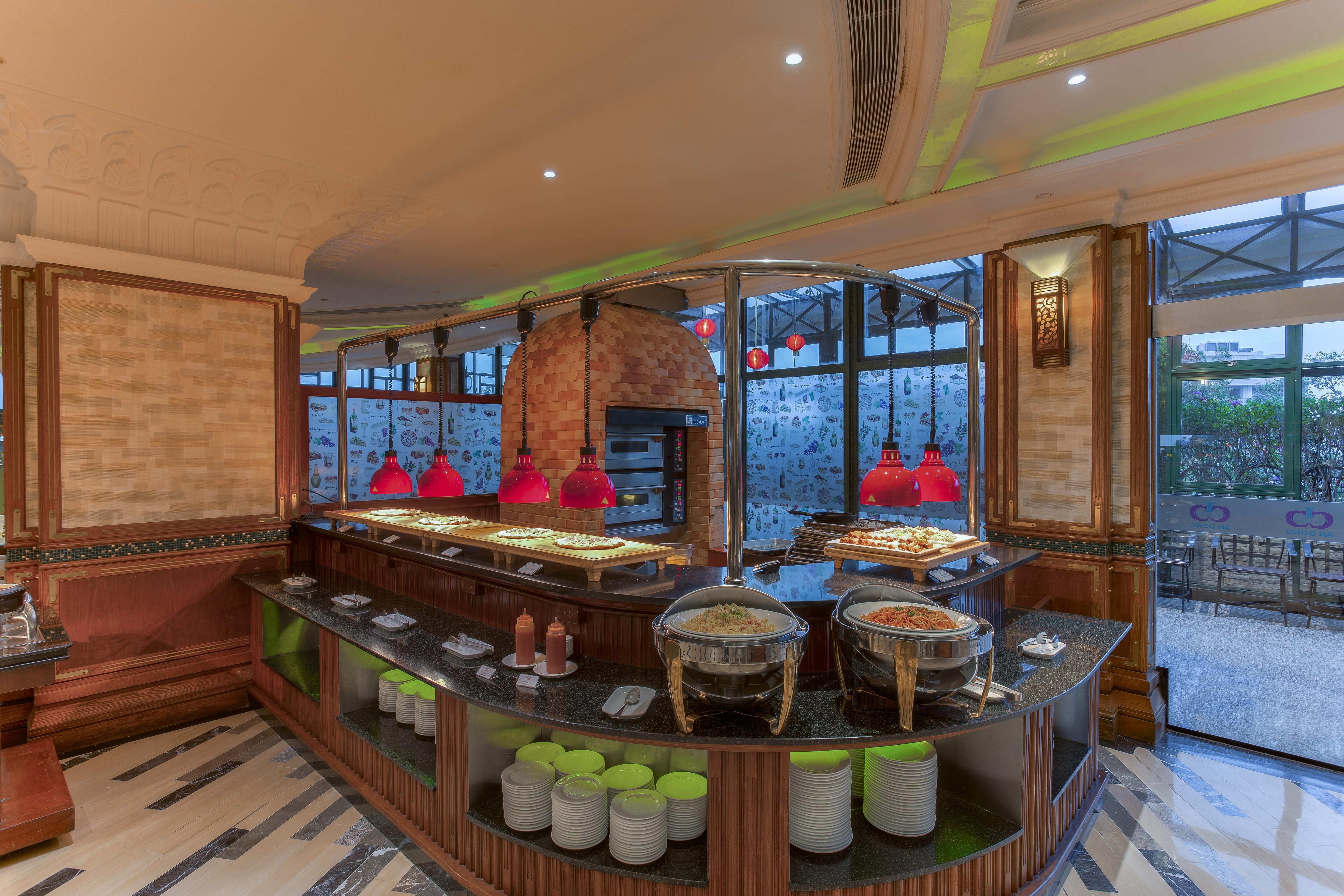 Windsor Plaza Hotel 5*