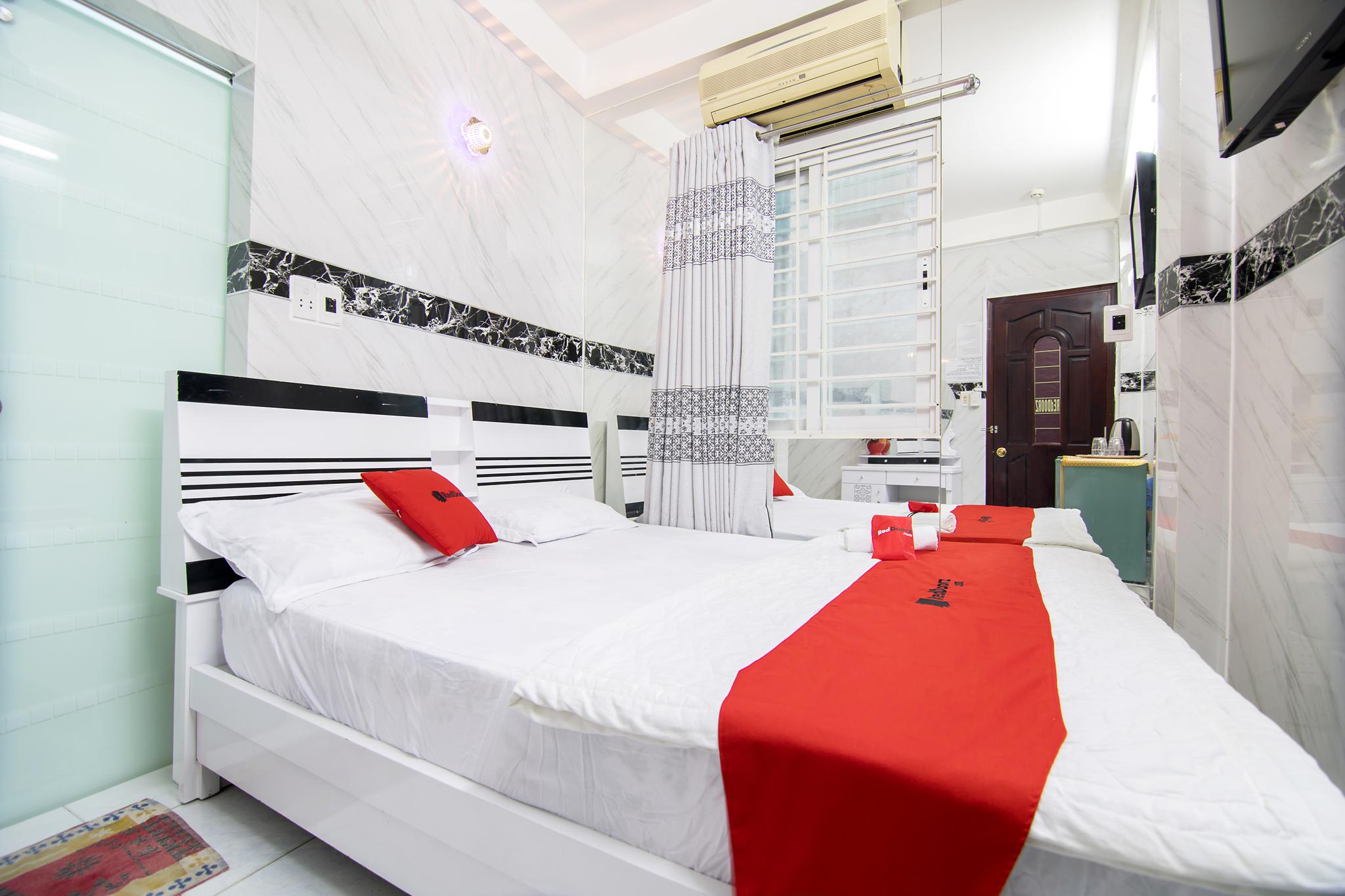 Hotel Reddoorz Near Ben Thanh Market 3*