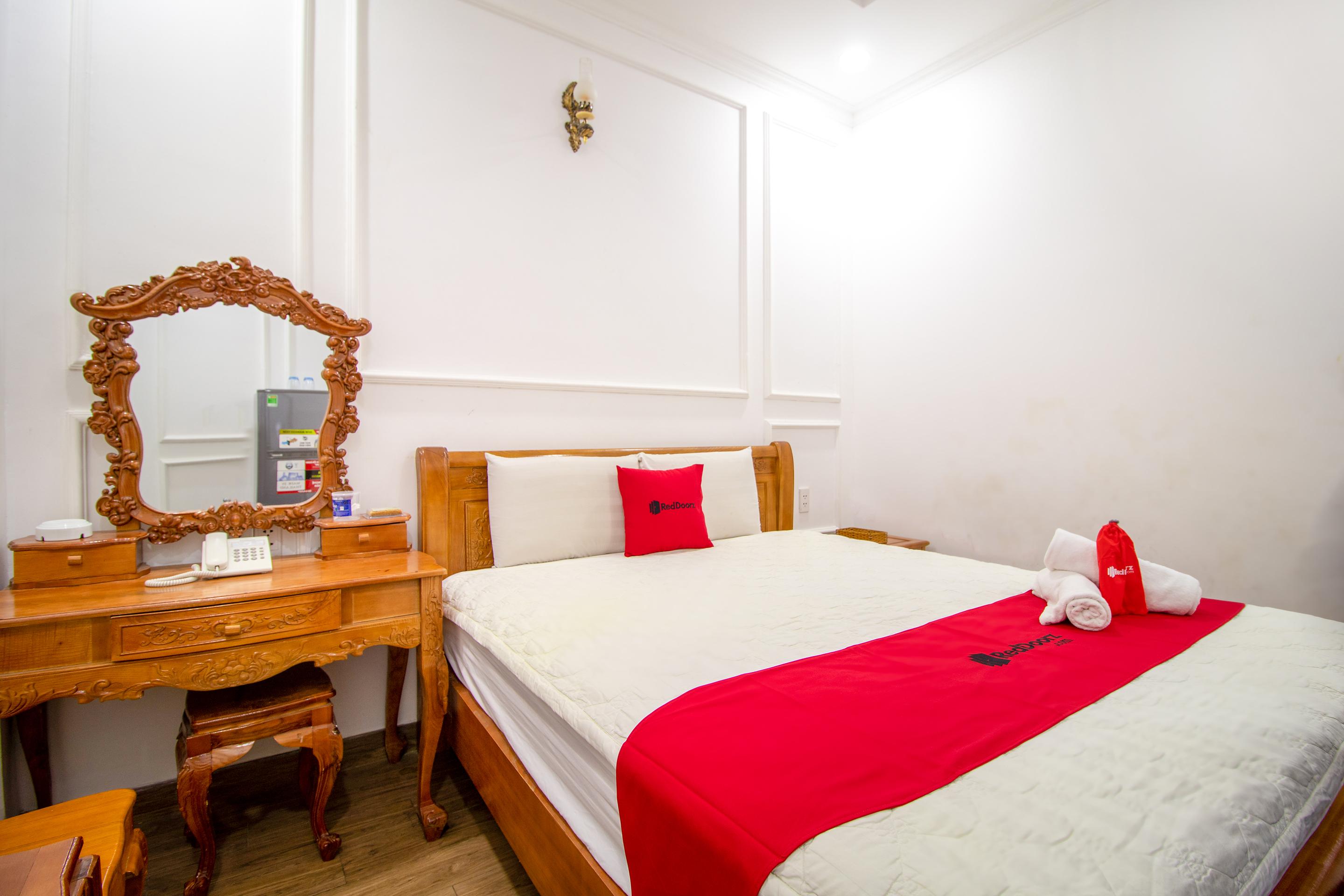 Reddoorz Near Phan Xich Long Hotel