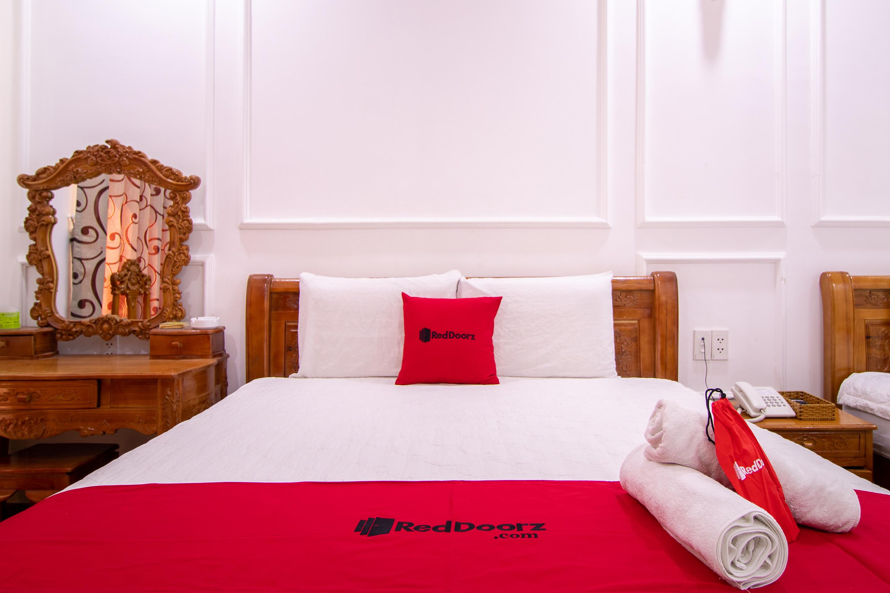 Hotel Reddoorz Near Phan Xich Long 3*