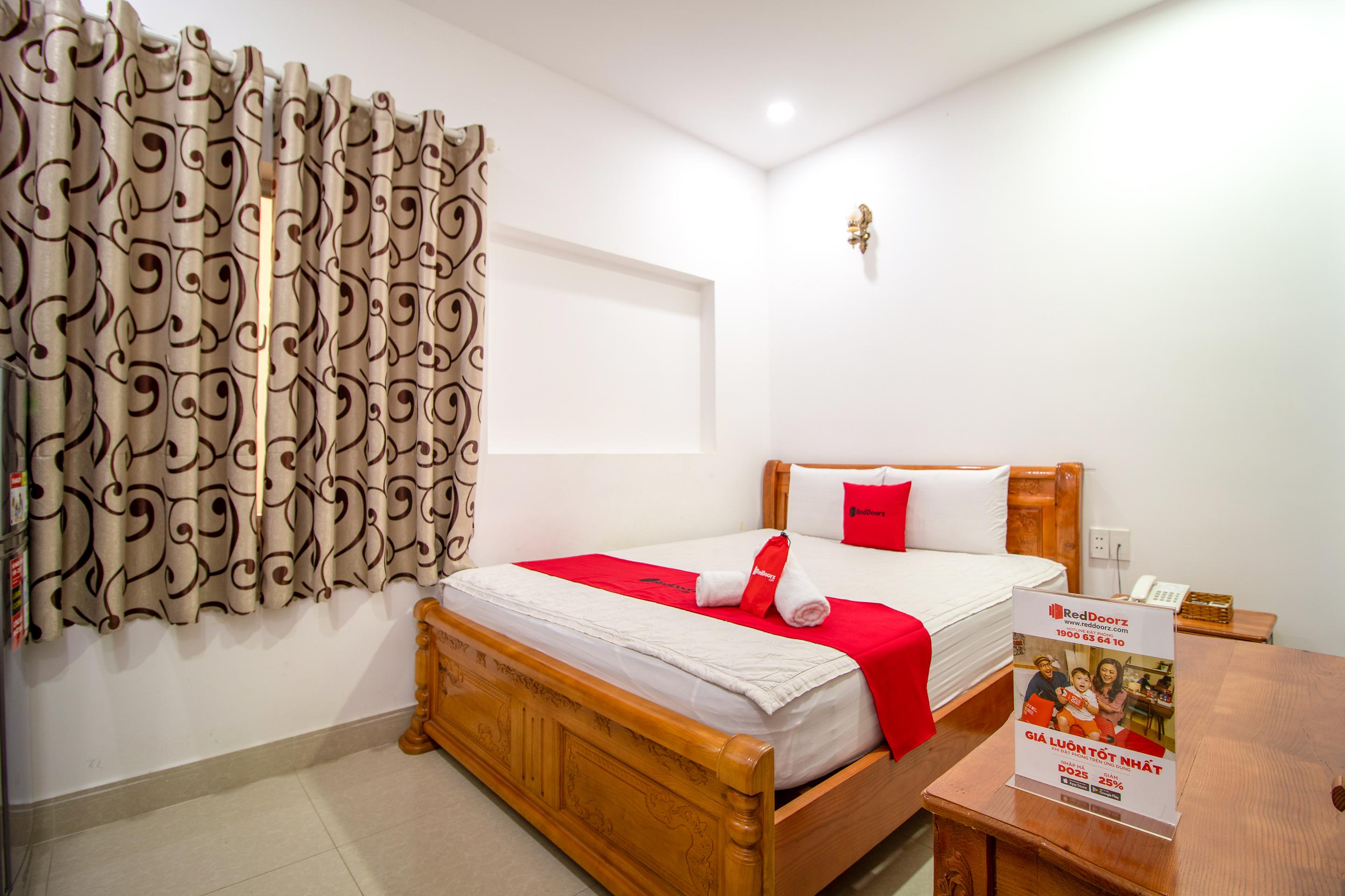 Reddoorz Near Phan Xich Long Hotel