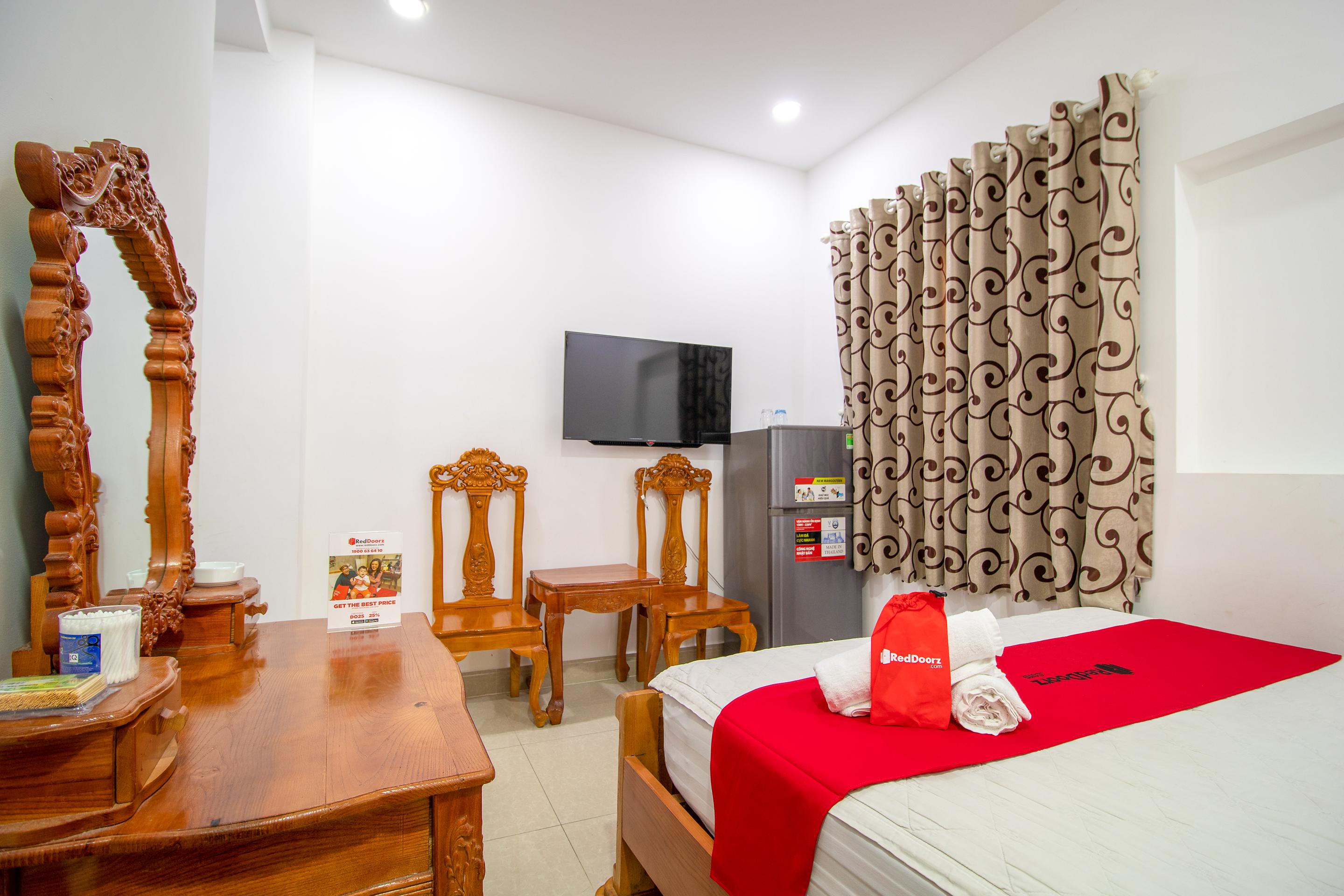 Reddoorz Near Phan Xich Long Hotel