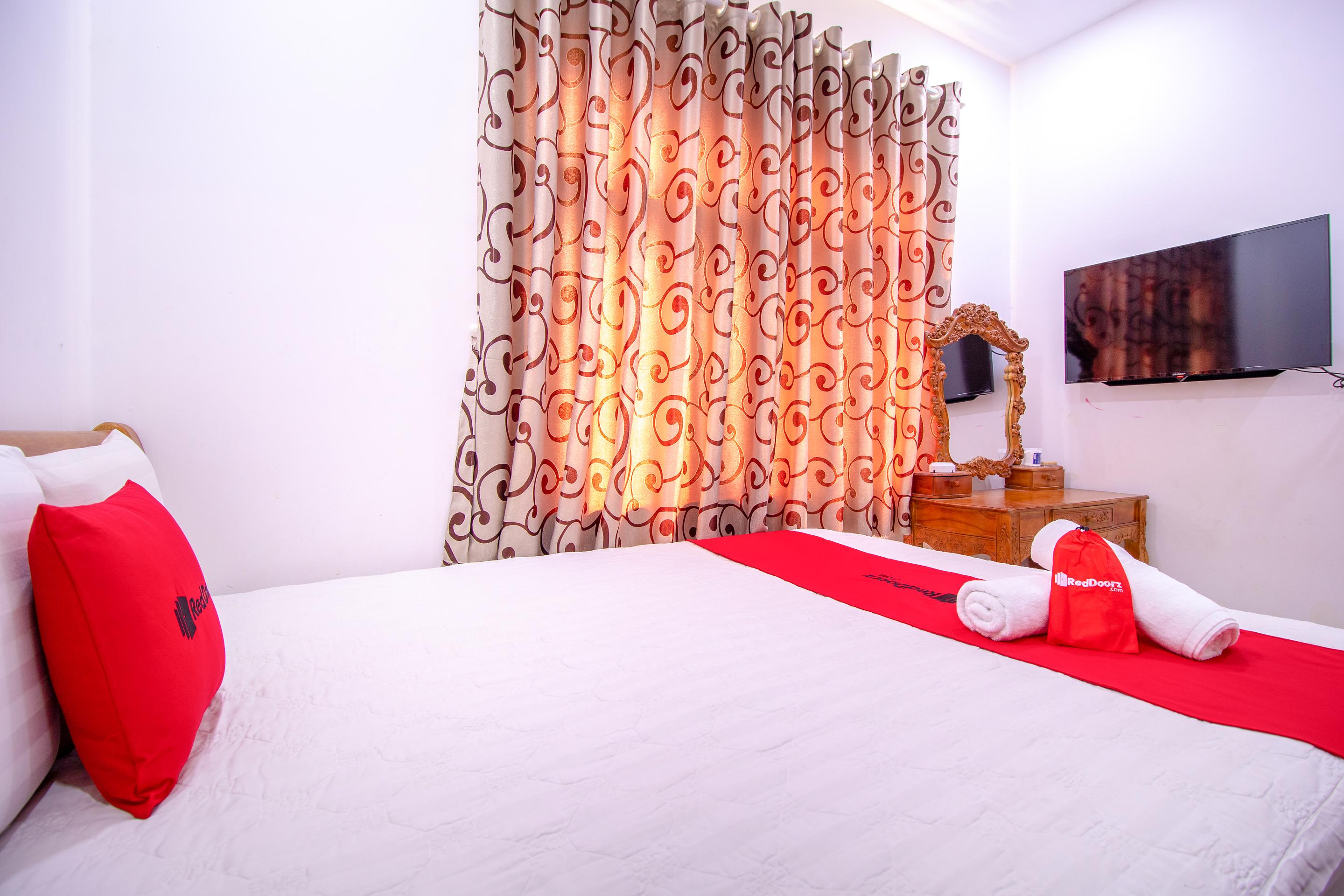 Hotel Reddoorz Near Phan Xich Long 3*