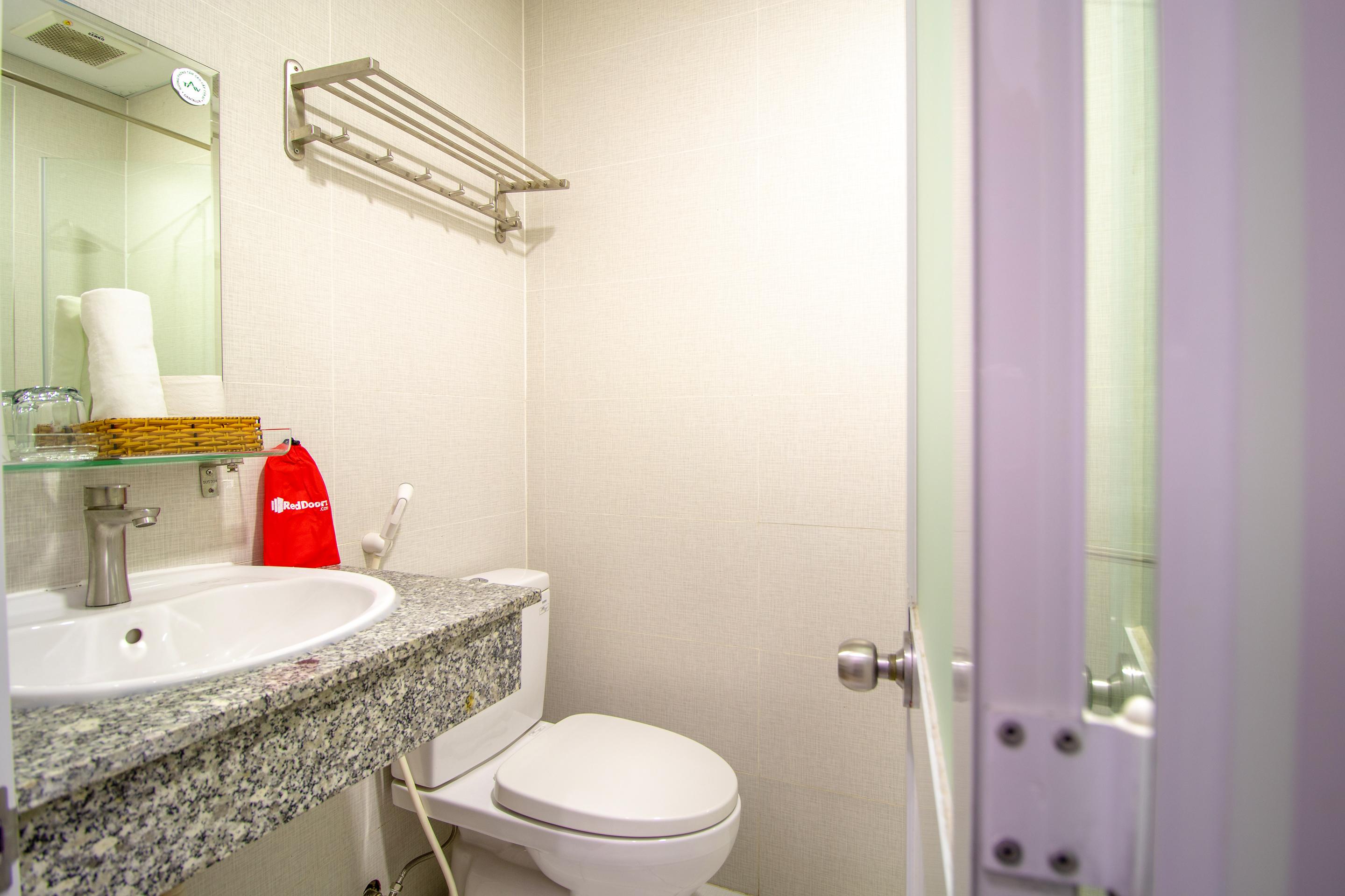 Reddoorz Near Phan Xich Long Hotel Ho Chi Minh City