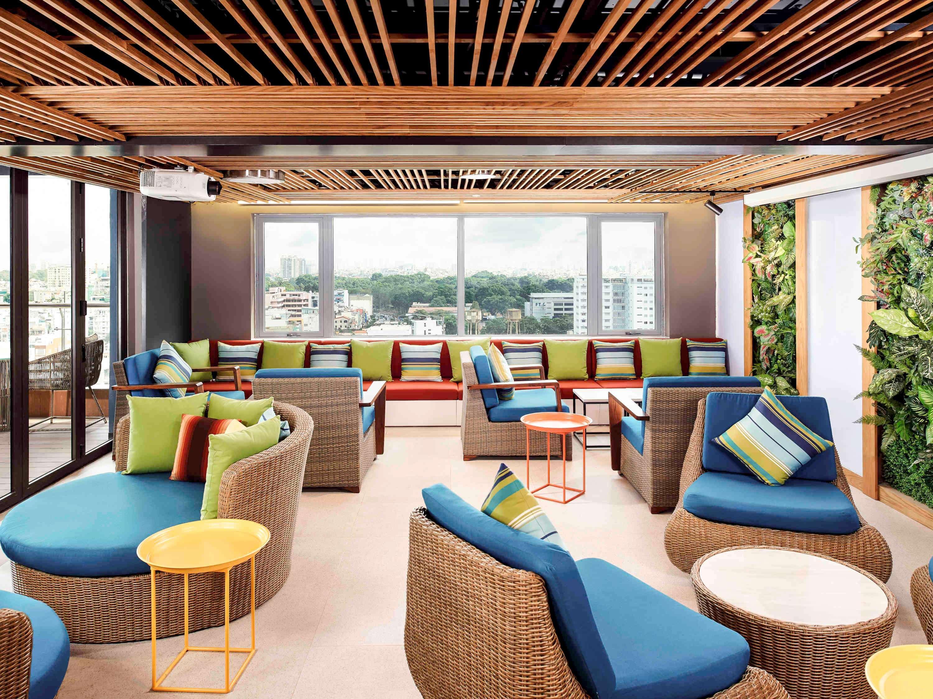 Ibis Saigon Airport 4*