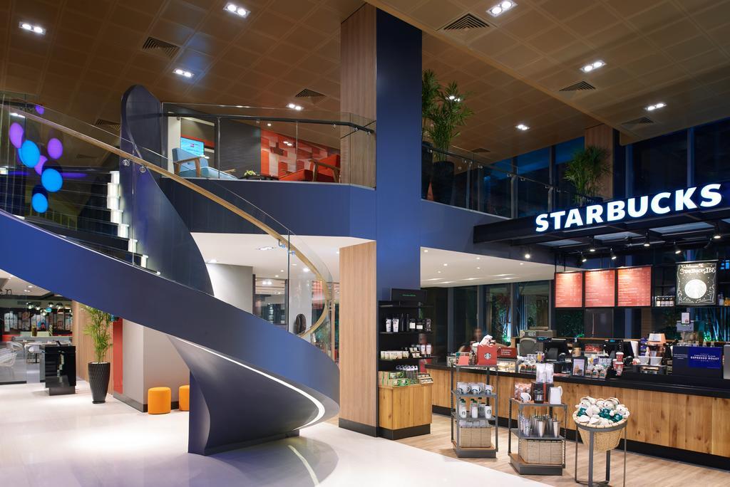 Hotel Ibis Saigon Airport 4*
