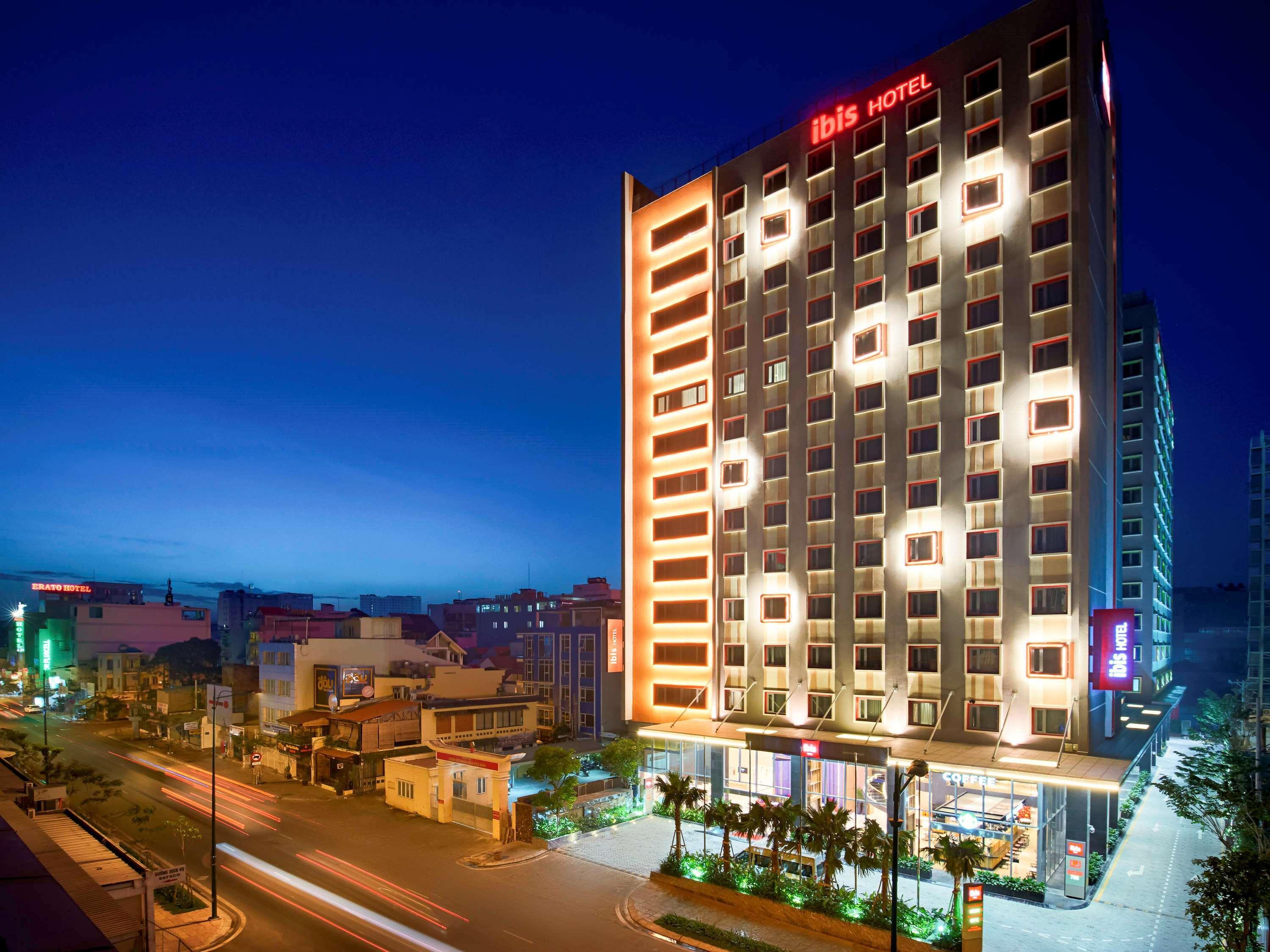 Ibis Saigon Airport Hotel 4*