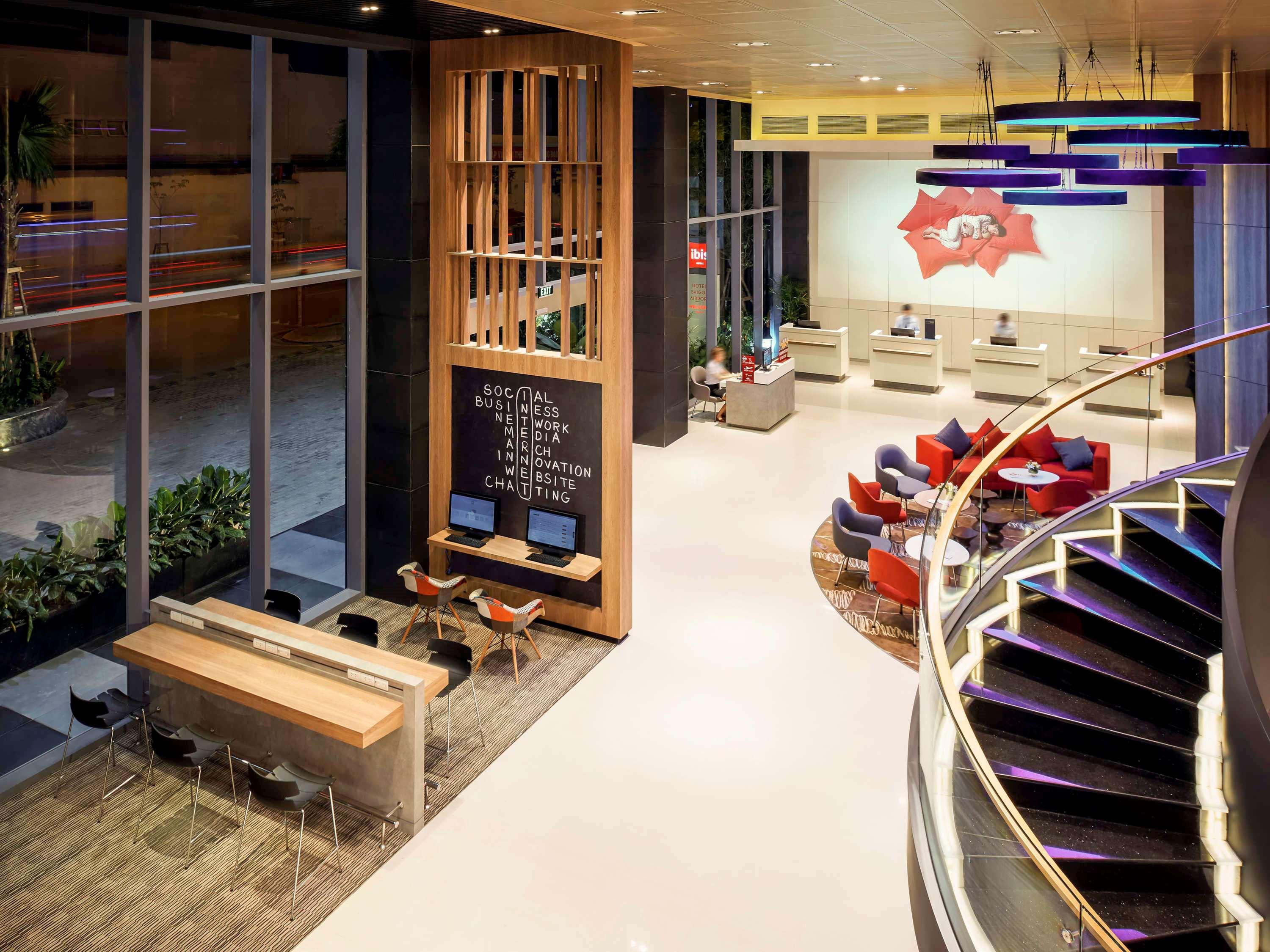 Ibis Saigon Airport 4*