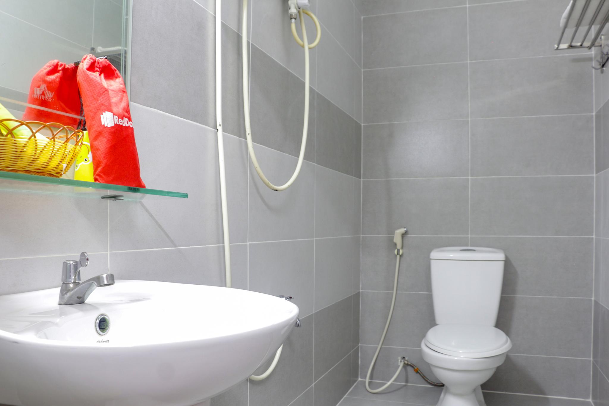 Hotel Diamond Cmt8 - Gan Am Thuc Dem Sai Gon
