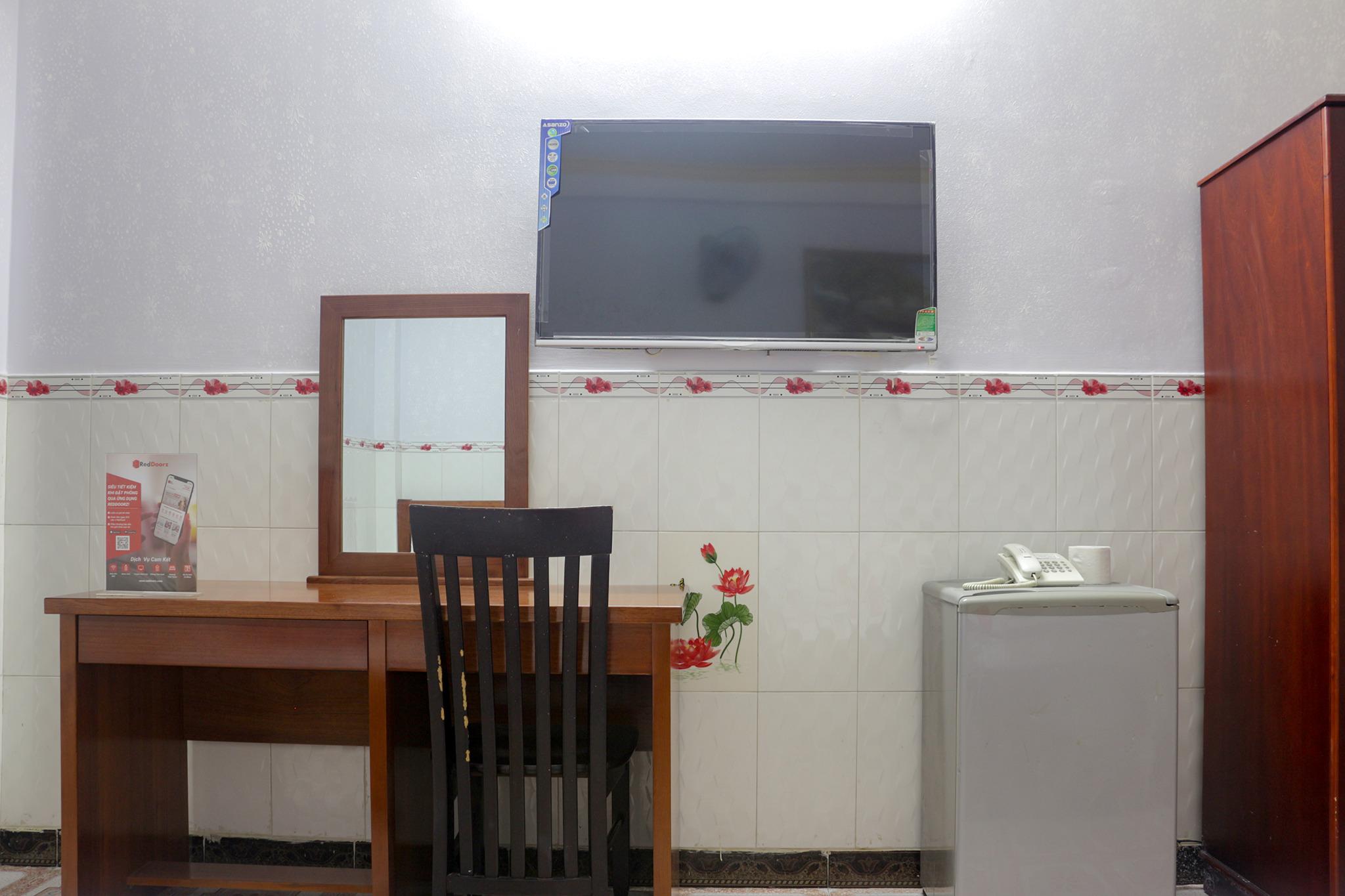Hotel Diamond Cmt8 - Gan Am Thuc Dem Sai Gon