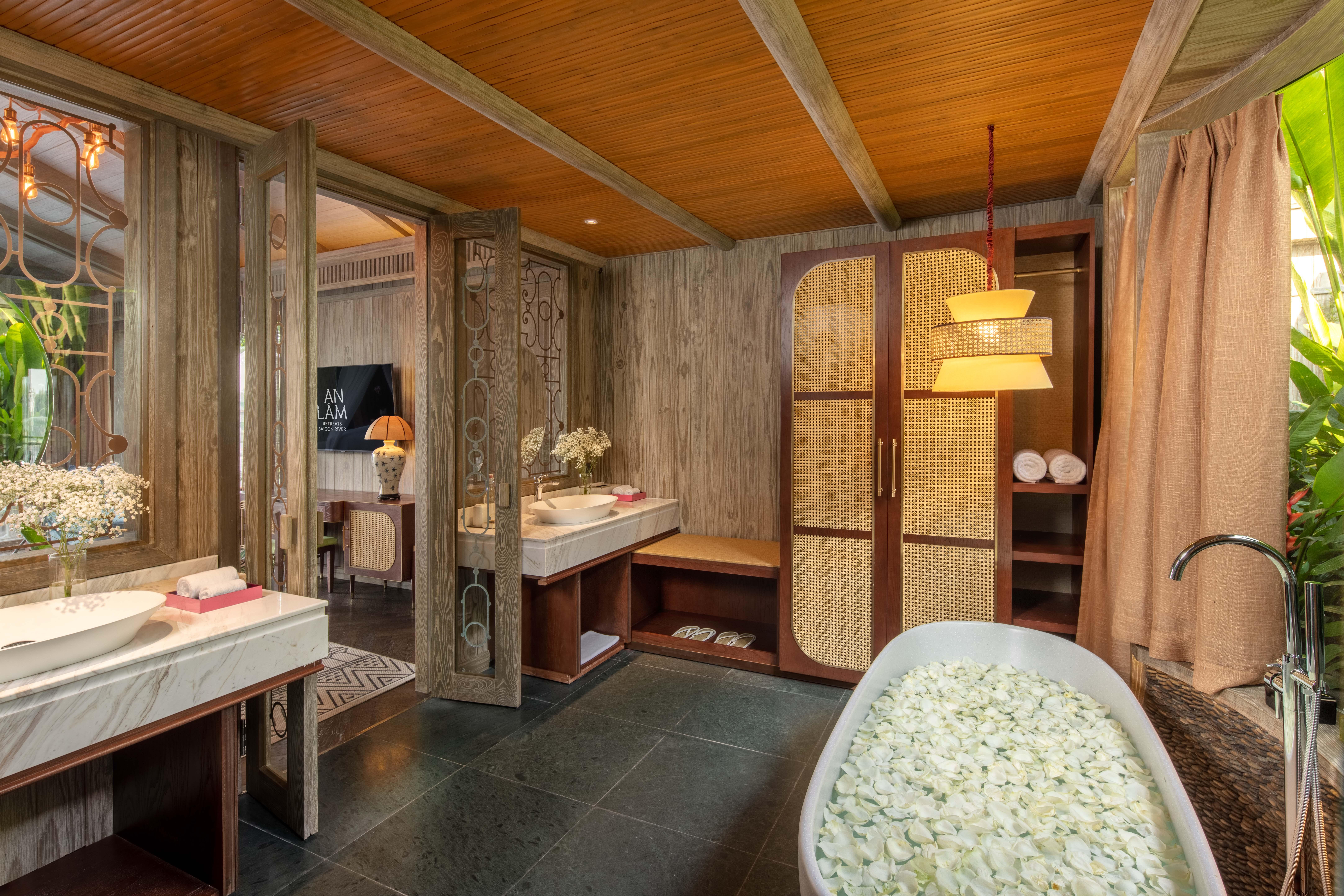 An Lam Retreats Saigon River 5*