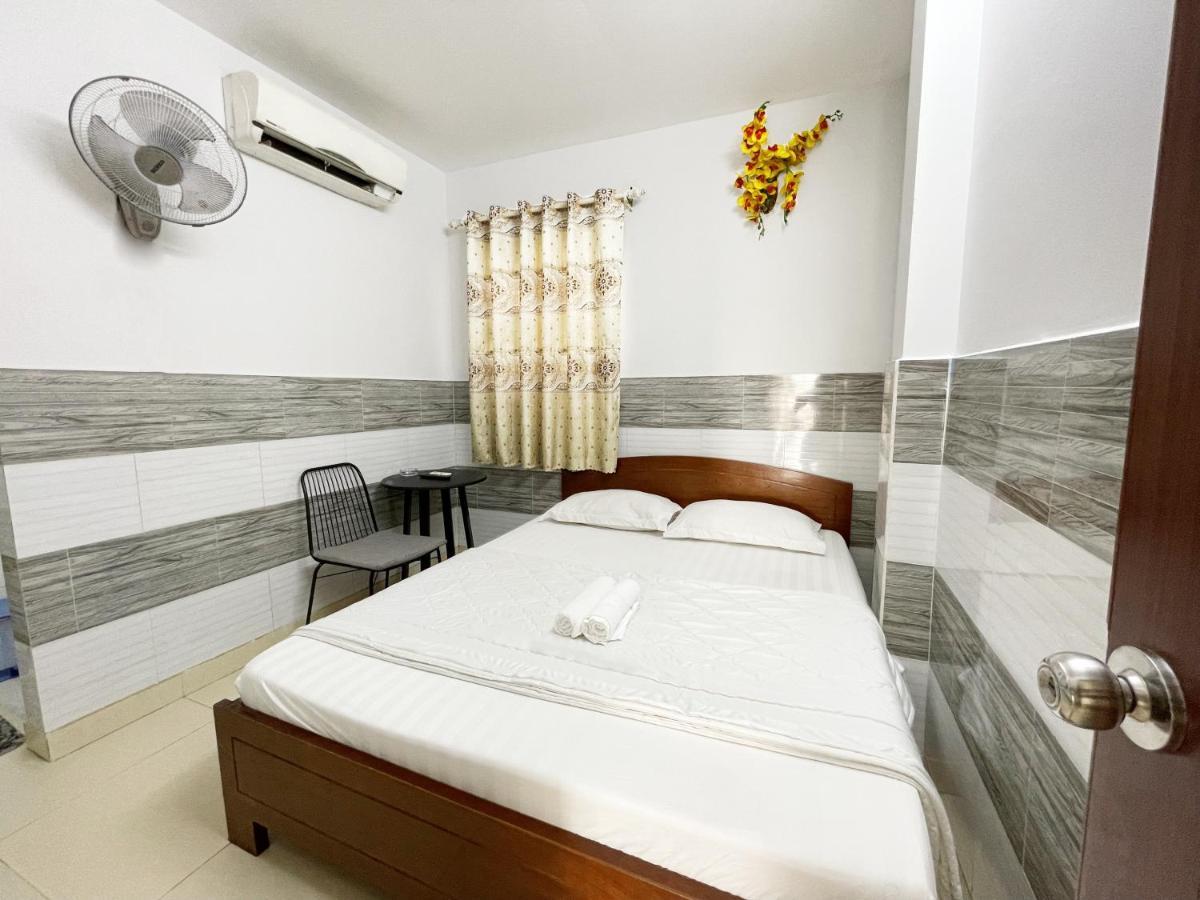 Khách sạn Huy Hoàng *