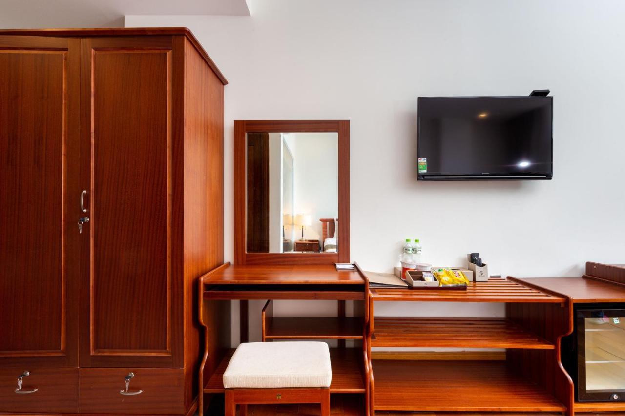 Silk Hong Ha Airport Hotel