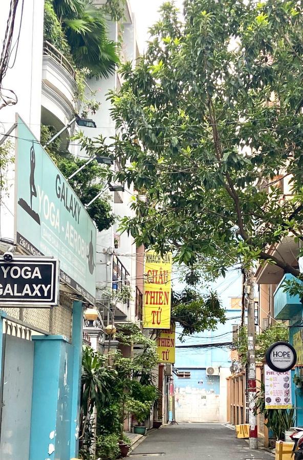 Hotel Reddoorz Chau Thien Tu 2