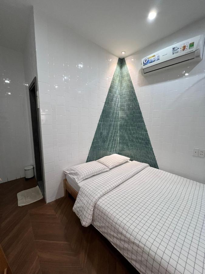 Meow & Cafe Hotel