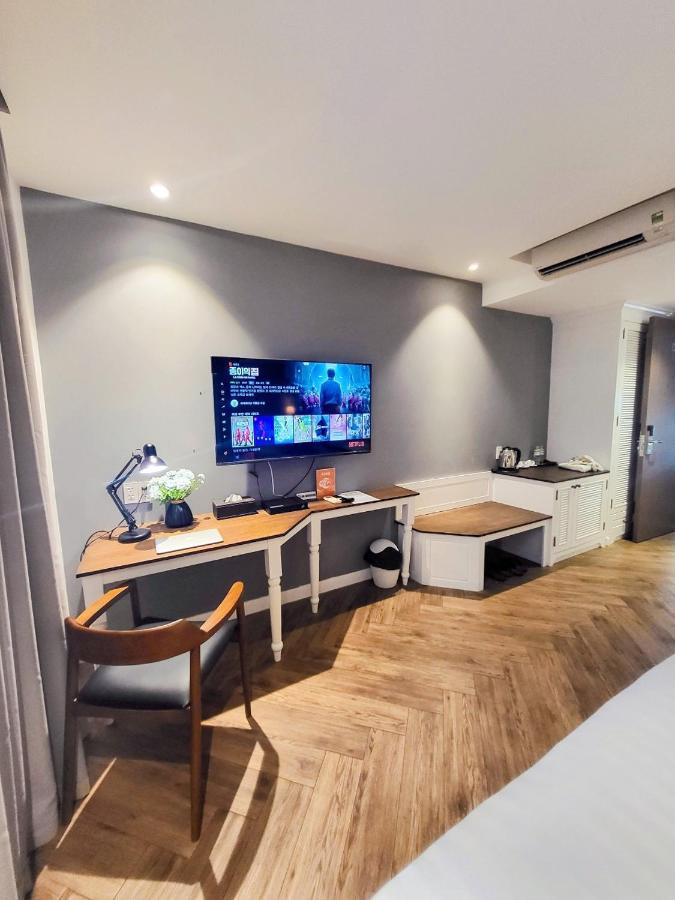 Thao Trang Laluxe Phu My Hung Hotel 3*