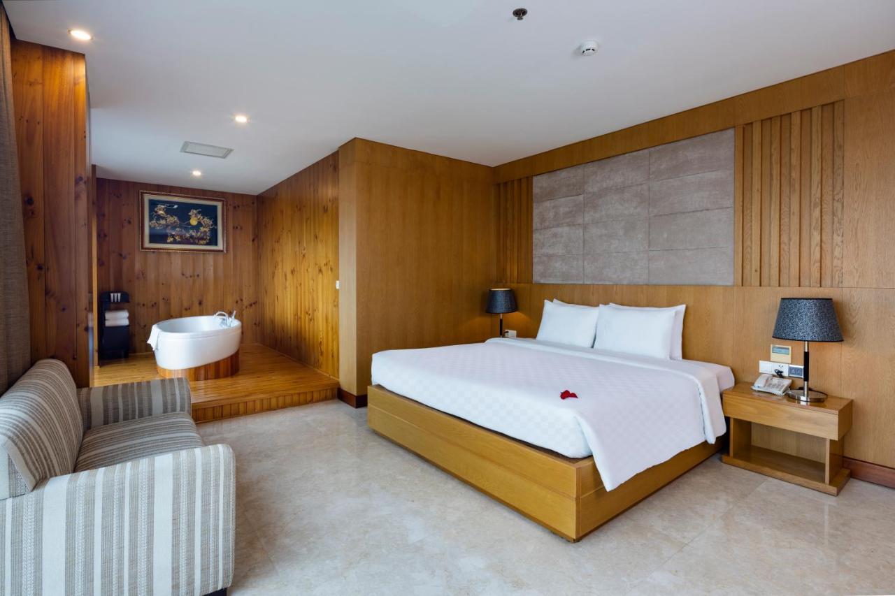 Eden Star Saigon Hotel 4*