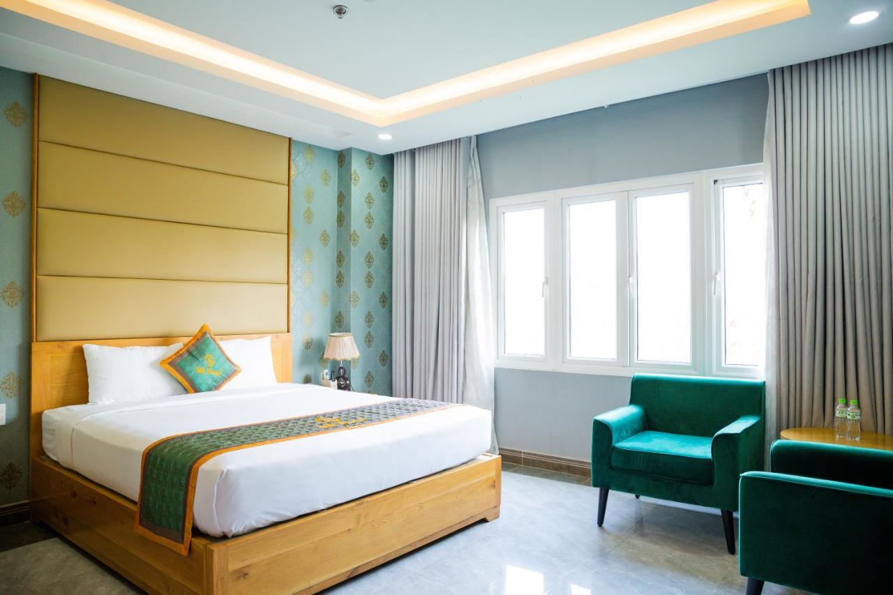 Silk Near Tan Son Nhat Airport Khách sạn