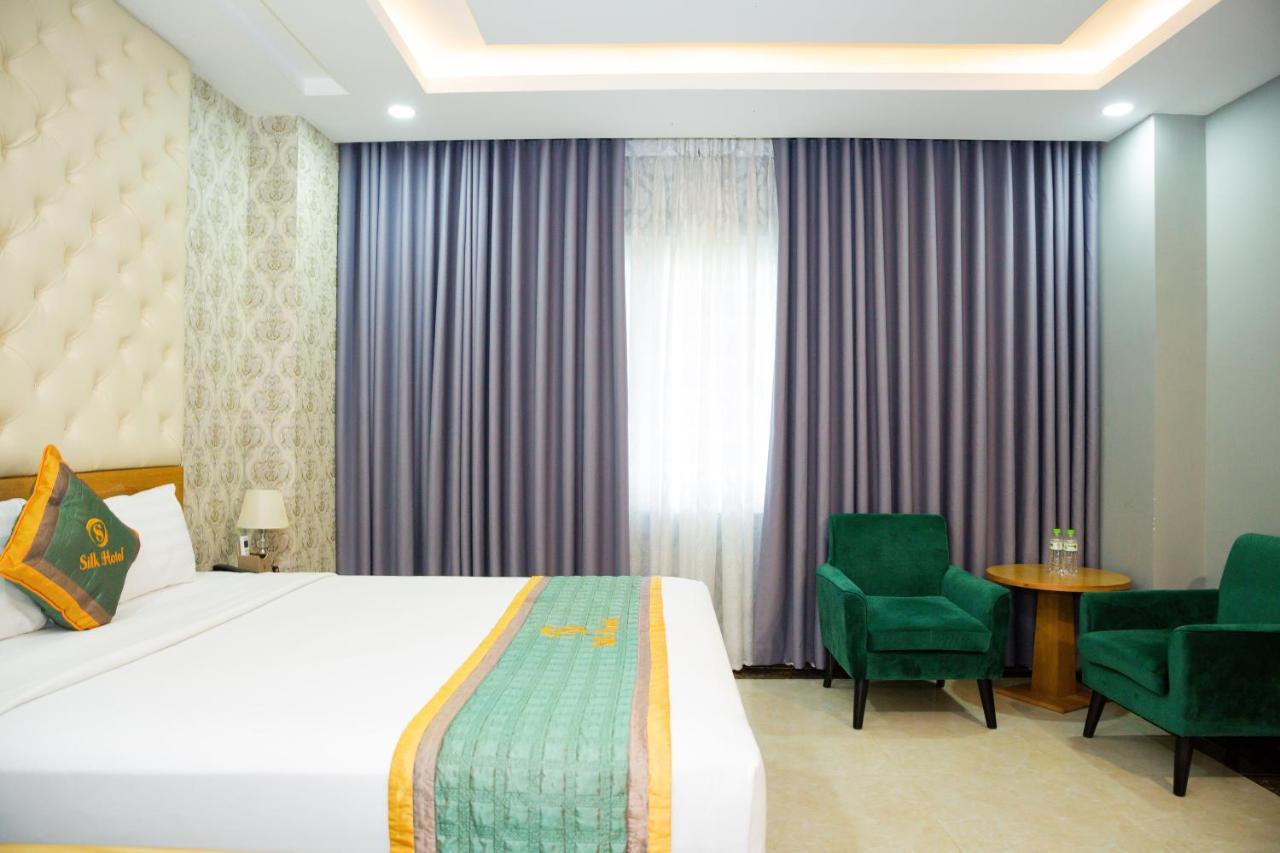 Silk Near Tan Son Nhat Airport