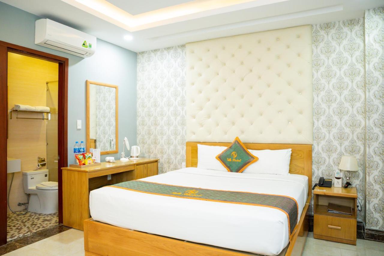 Silk Near Tan Son Nhat Airport Khách sạn 3*