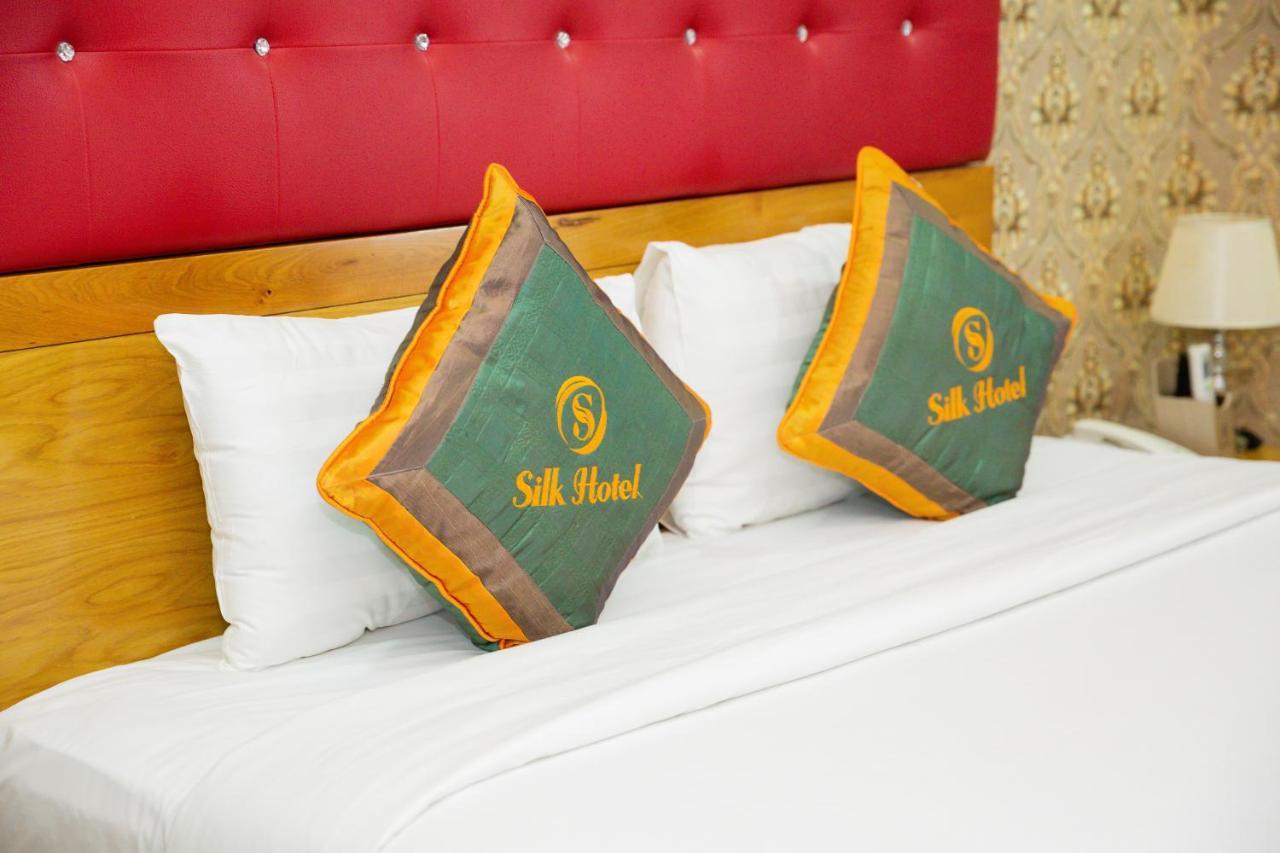Silk Near Tan Son Nhat Airport