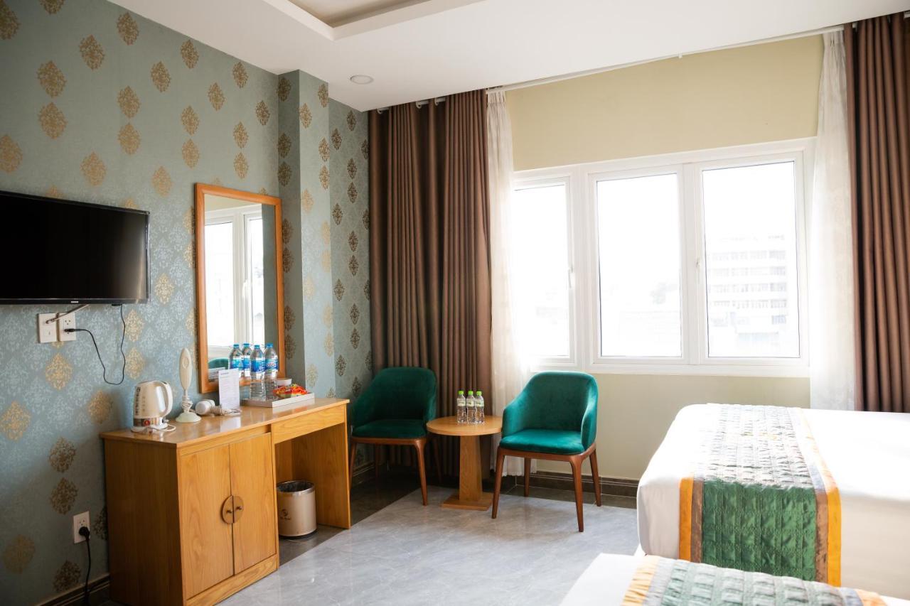 Khách sạn Silk Near Tan Son Nhat Airport 3*