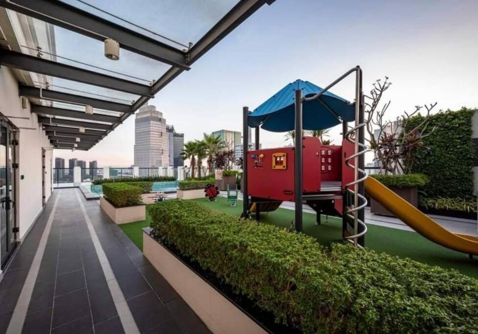 The Rixx Boutique- Opera House- Smarttv65in - Pool Apartment Ho Chi Minh City