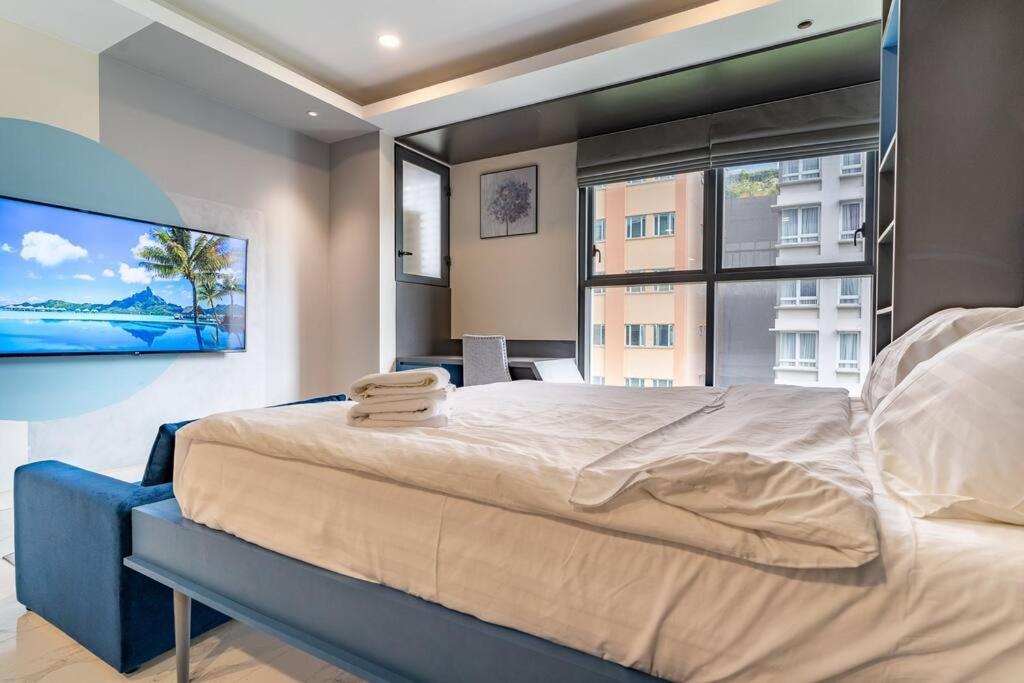 The Rixx Boutique- Opera House- Smarttv65in - Pool Apartment