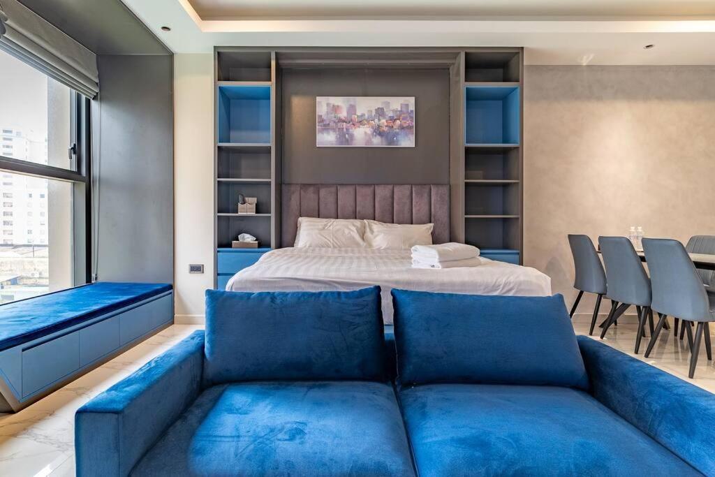 The Rixx Boutique- Opera House- Smarttv65in - Pool Apartment