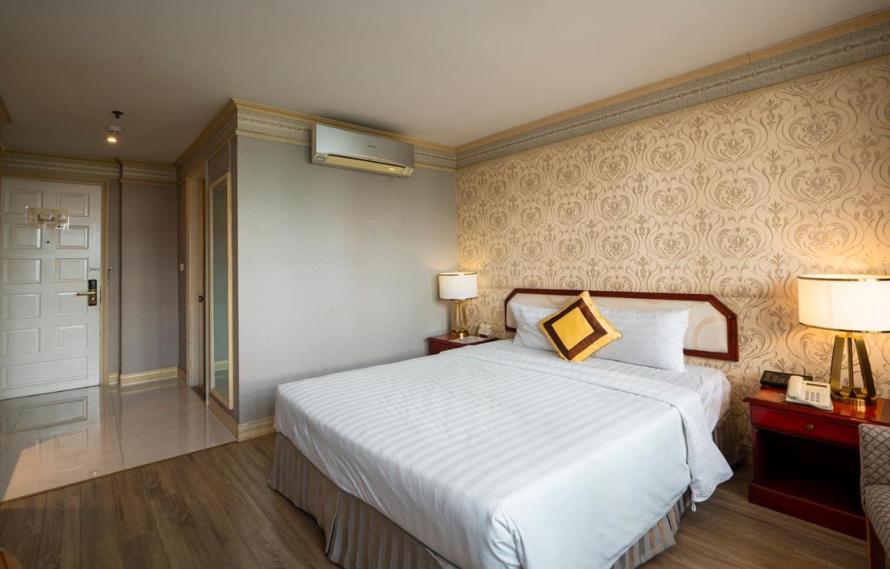 Hotel Lotus Saigon 4*