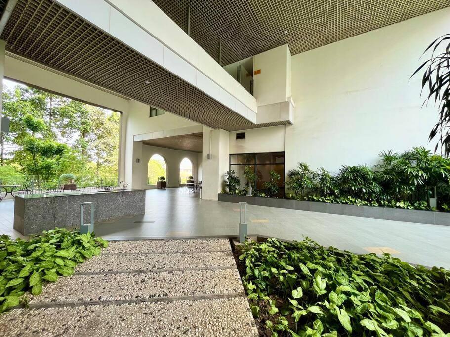 Luxury Near Airport Apartment *