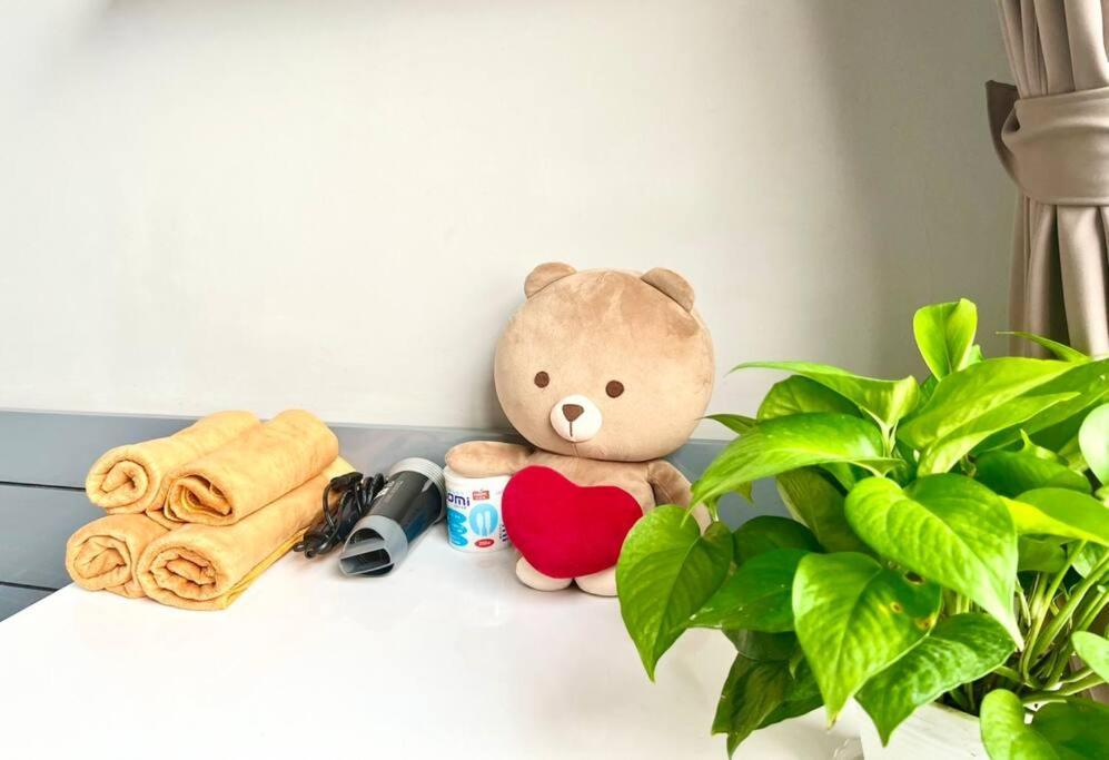 Near Airport, 5 Minutes To Center Apartment Ho Chi Minh City