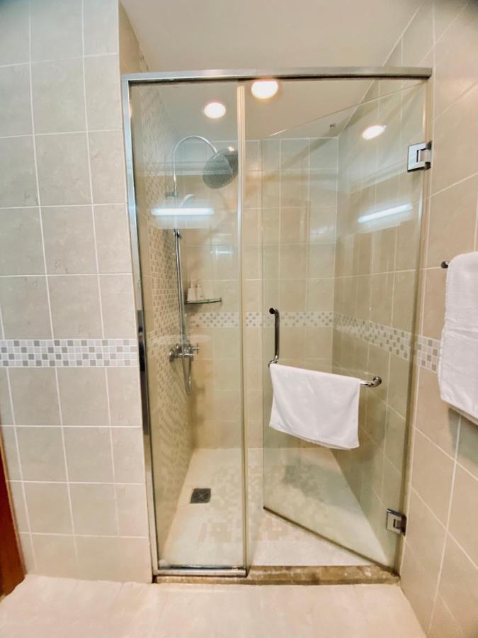 M Luxury * TP. Hồ Chí Minh