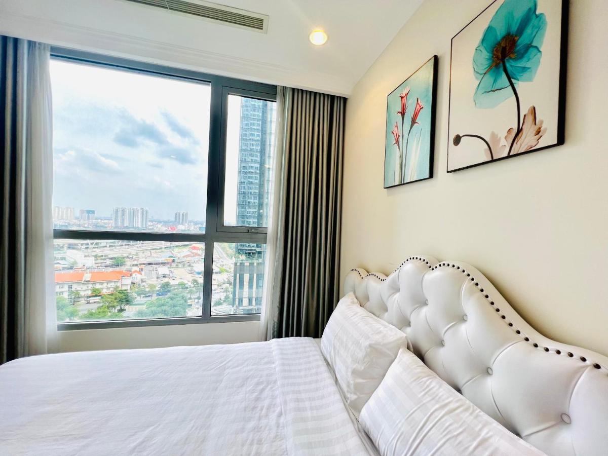 Vinhomes Central Park Luxury For Rent * Ho Chi Minh City