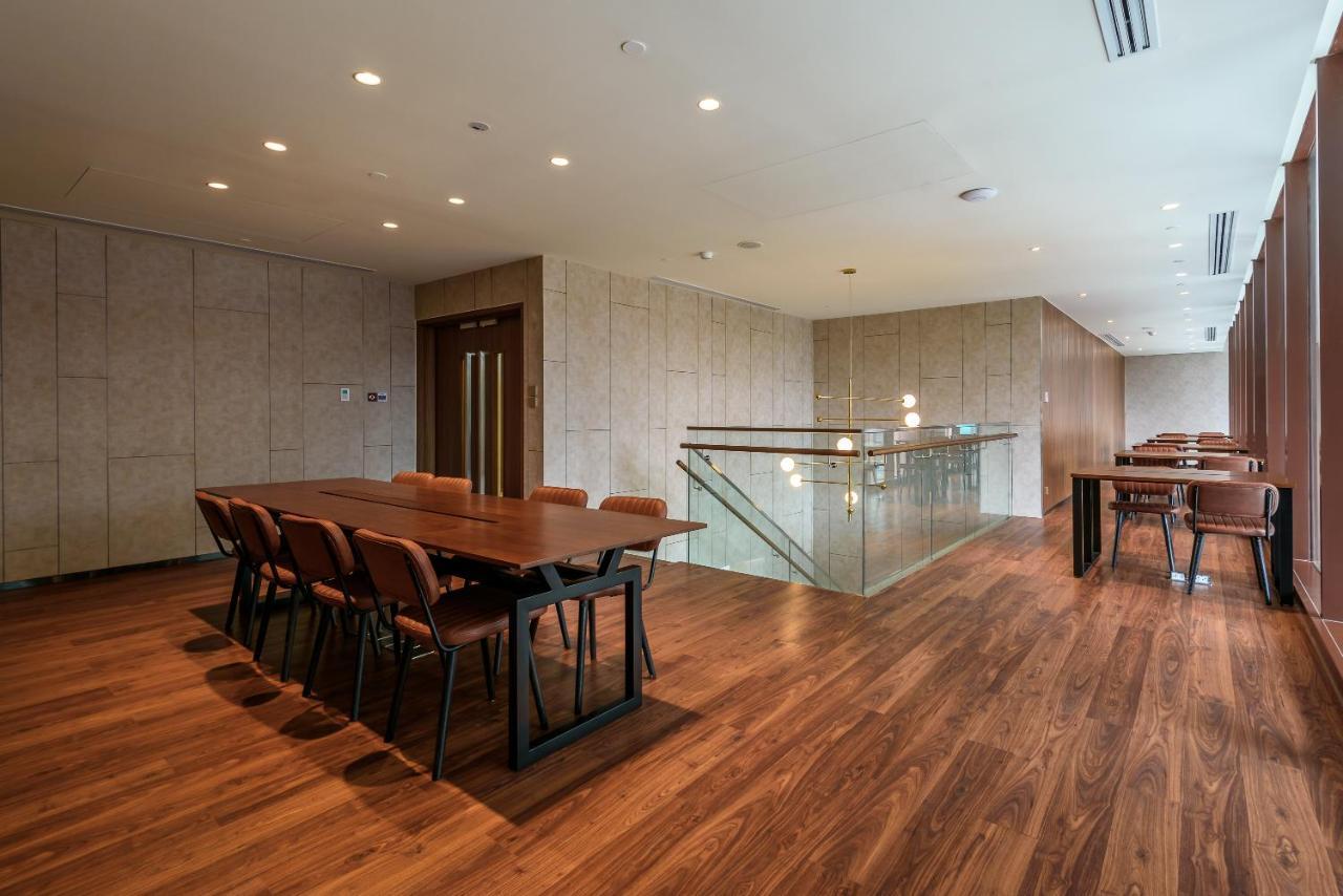 Metropole Royal Suites *