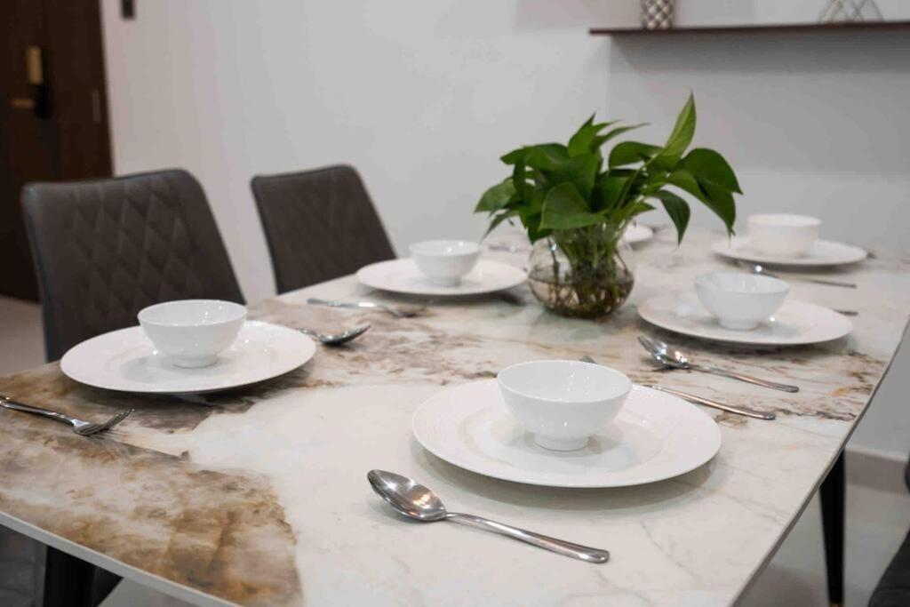 Saigon Royal - 2br High Fl - Citi Center - Hana 31 * Ho Chi Minh City