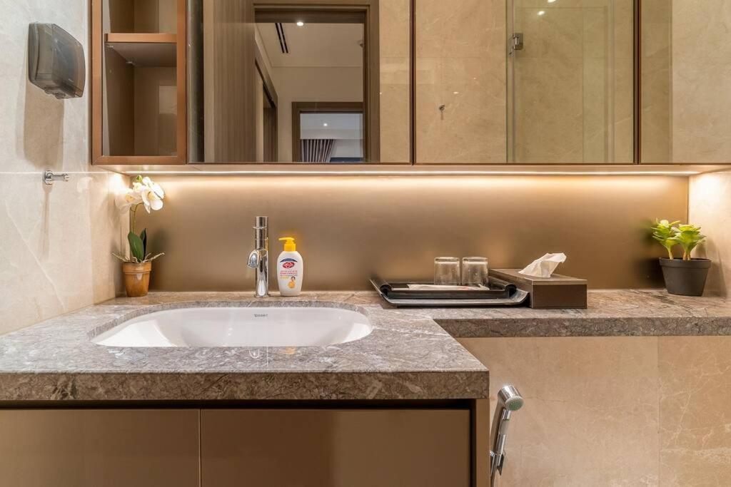 The Rixx Elegant @ D1/jacuzzi/pool/gym * Ho Chi Minh City