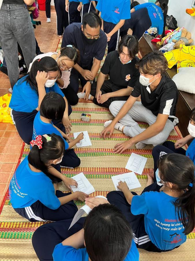 Nha Khach Lang Man - Village Chance * Ho Chi Minh City