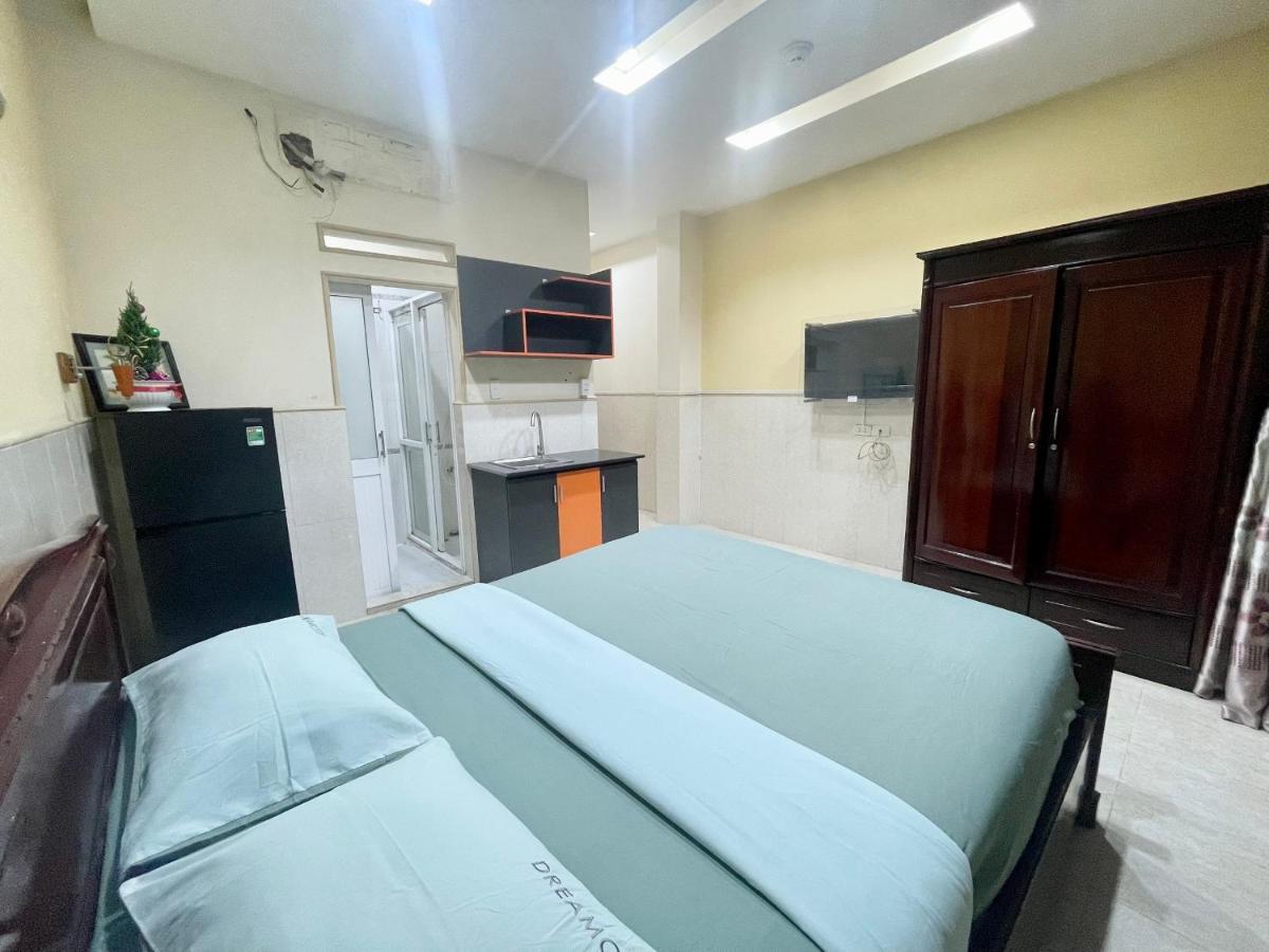 Khách sạn hẻo lánh Dlux Saigon Airport *