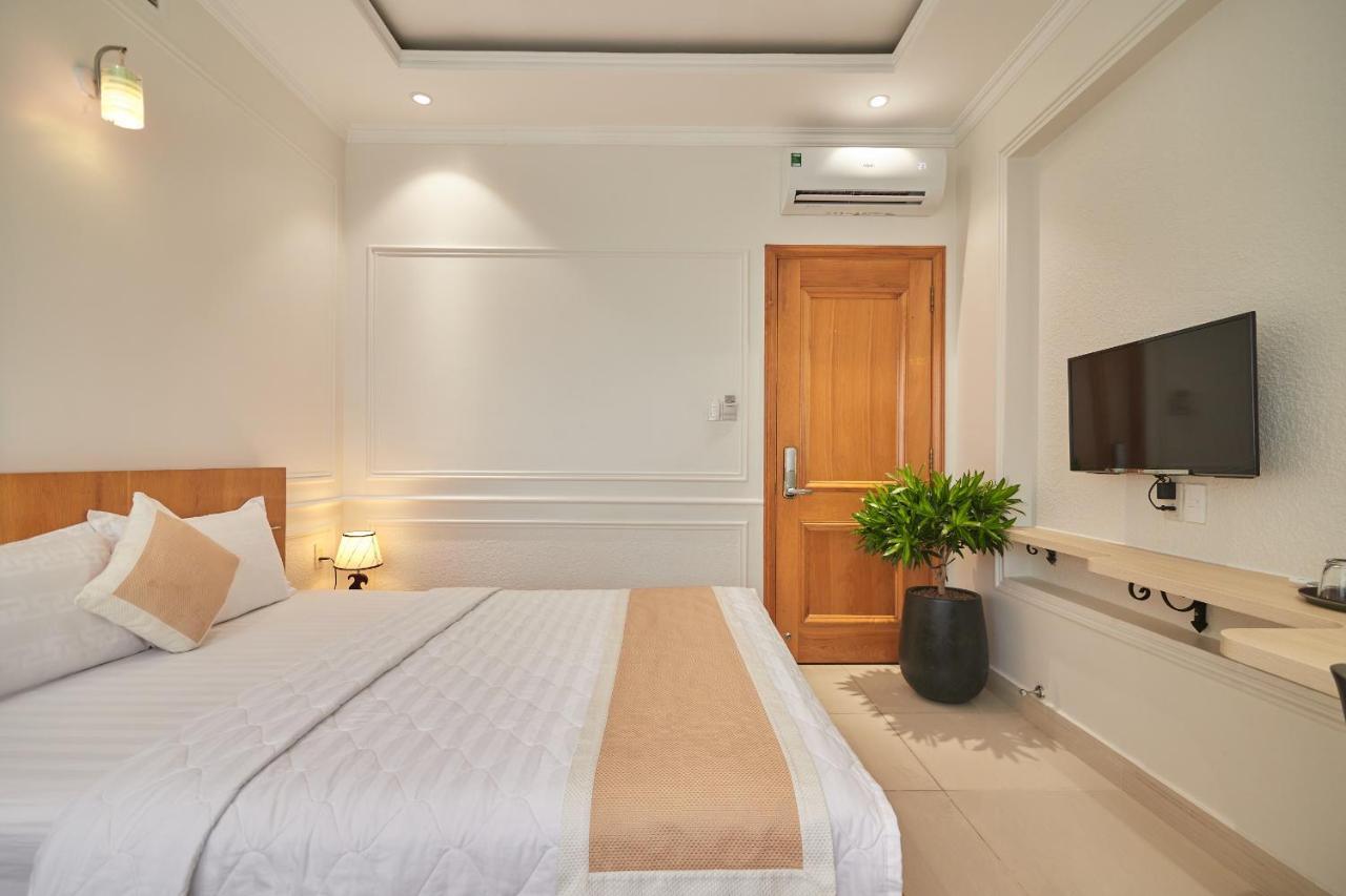 Bin Bin 10 - Mimosa Near Tan Son Nhat Airport Hotel