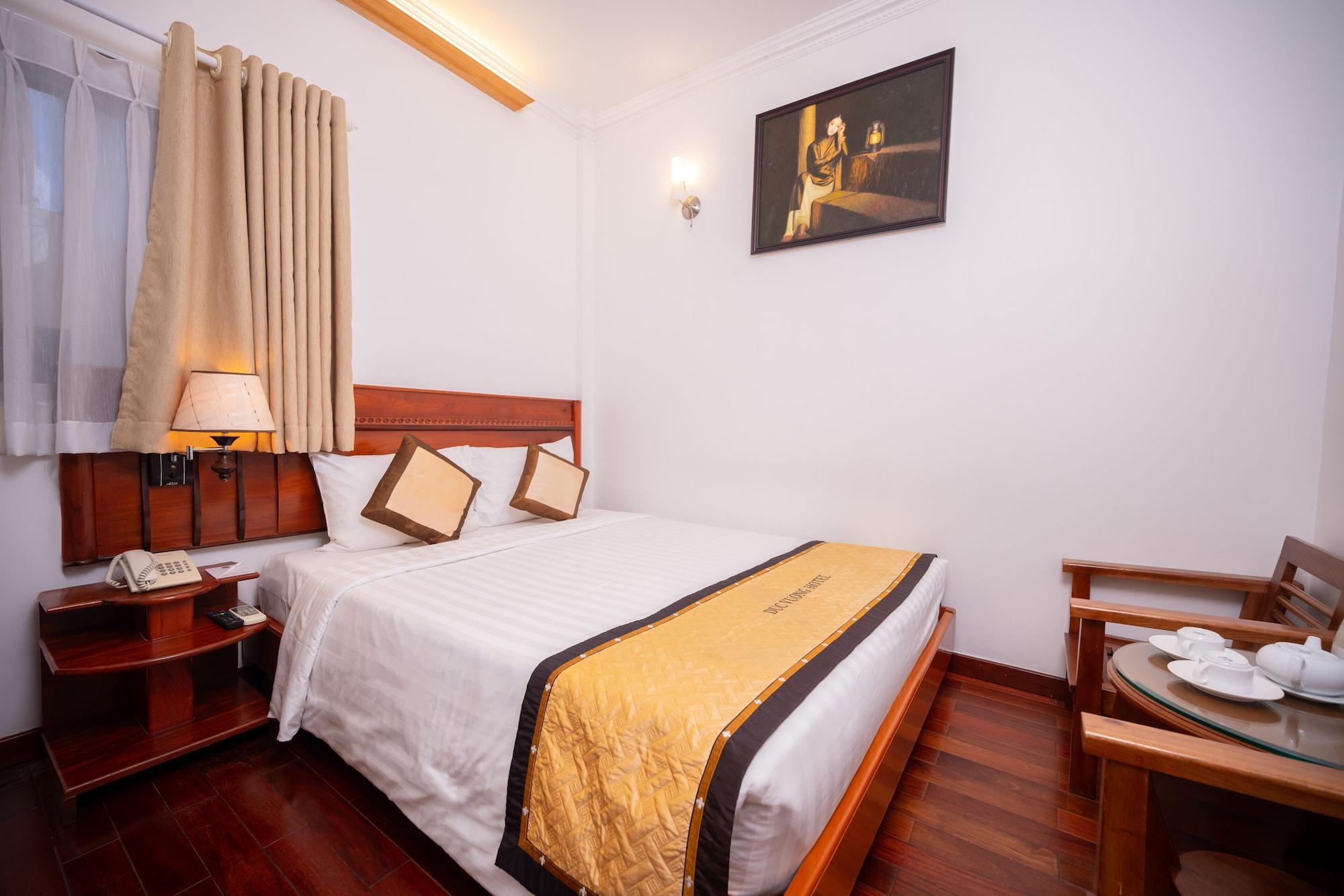 Duc Vuong Saigon - Bui Vien 3*