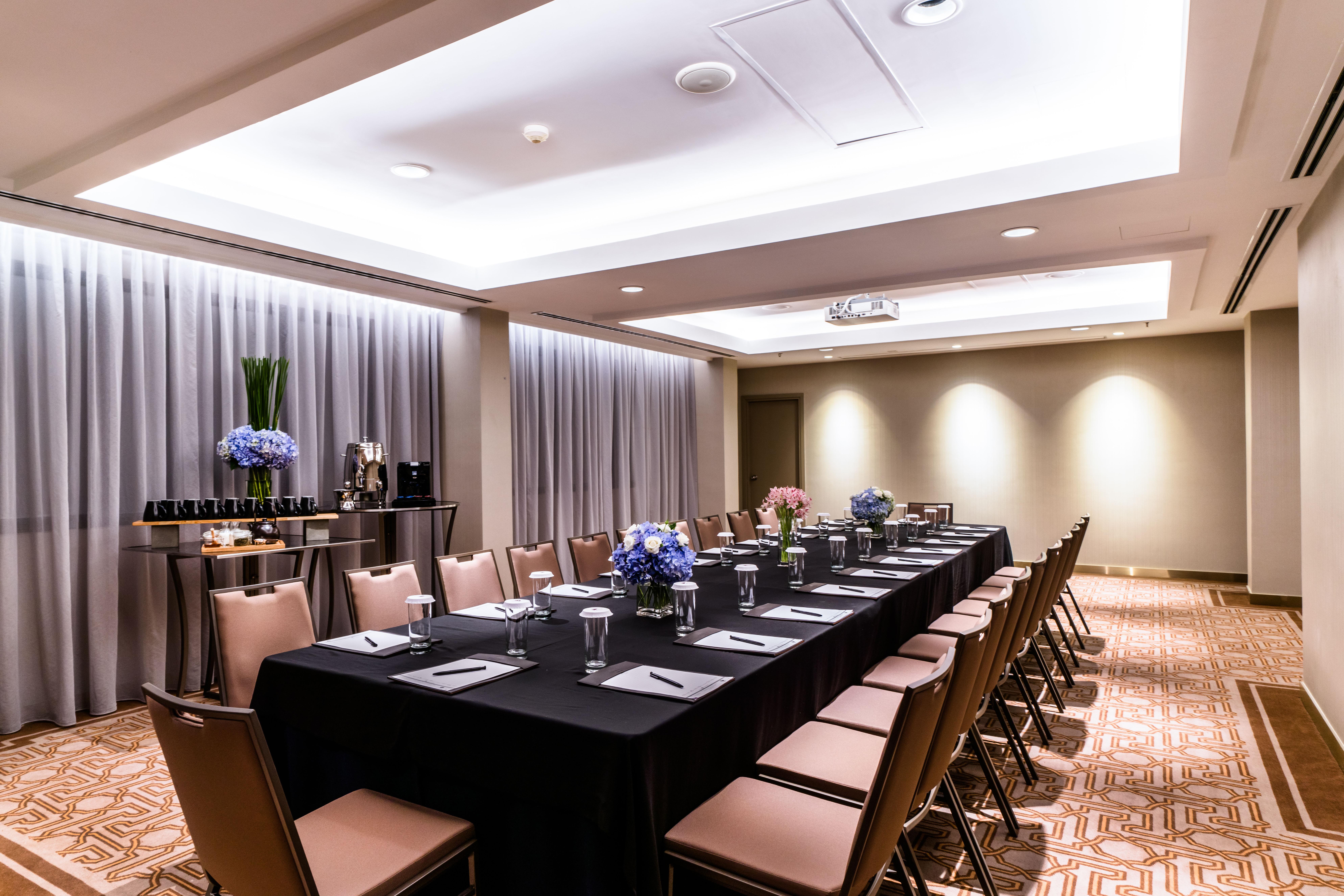 Caravelle Saigon Khách sạn 5*