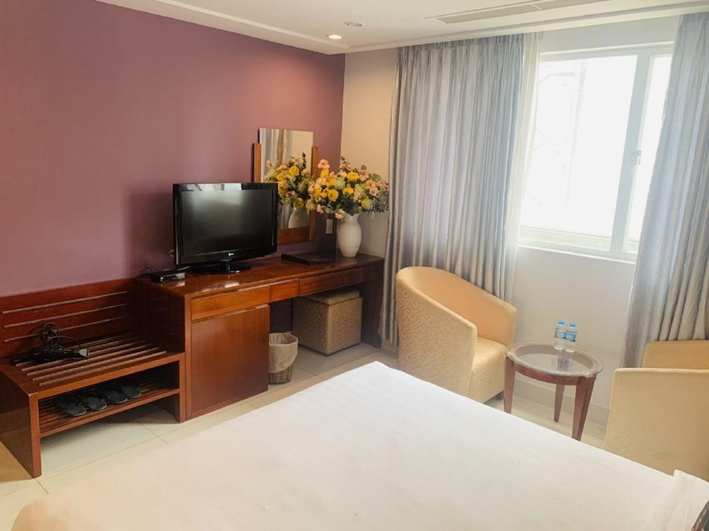 White Lotus Saigon Hotel
