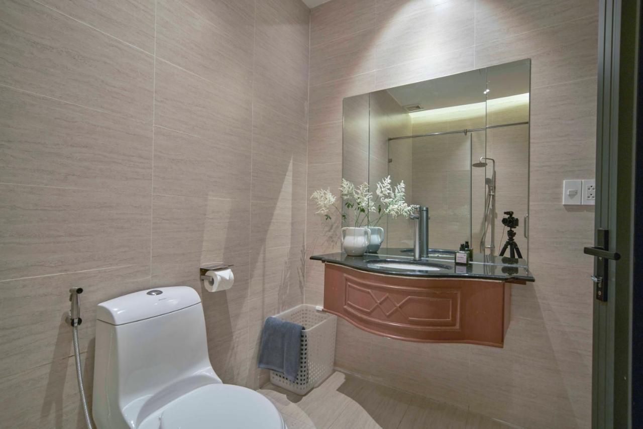 Express By M Village Dinh Cong Trang * Ho Chi Minh City