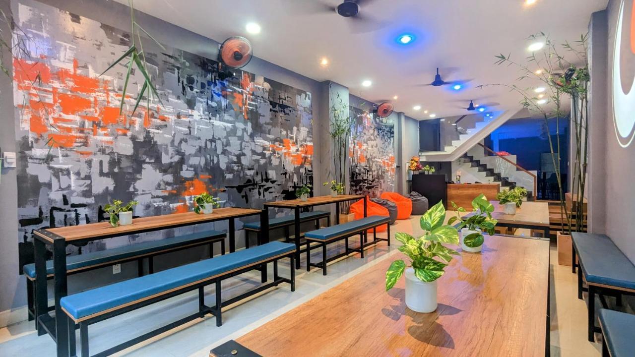 Hostel Base Backpackers *